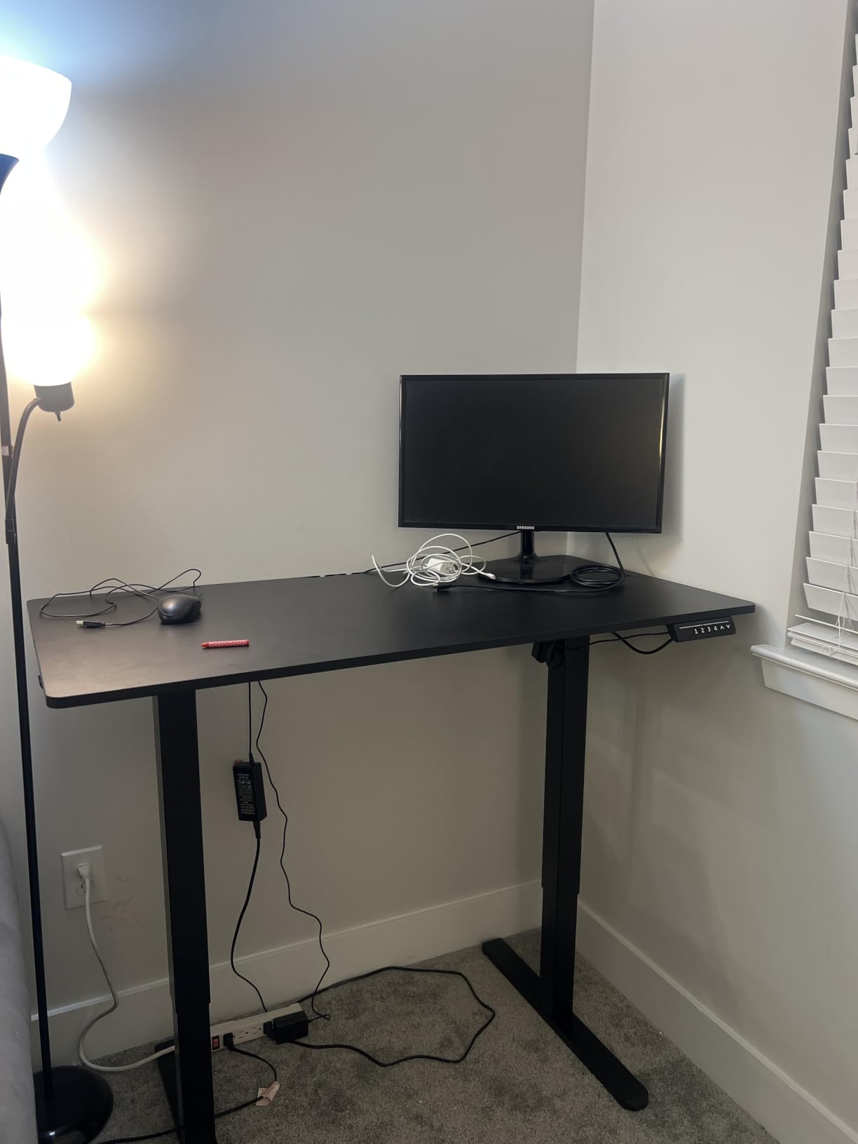 ErGear Height Adjustable Electric Standing Desk, 63 x 28 Inches Sit Stand up Desk customer photo 1
