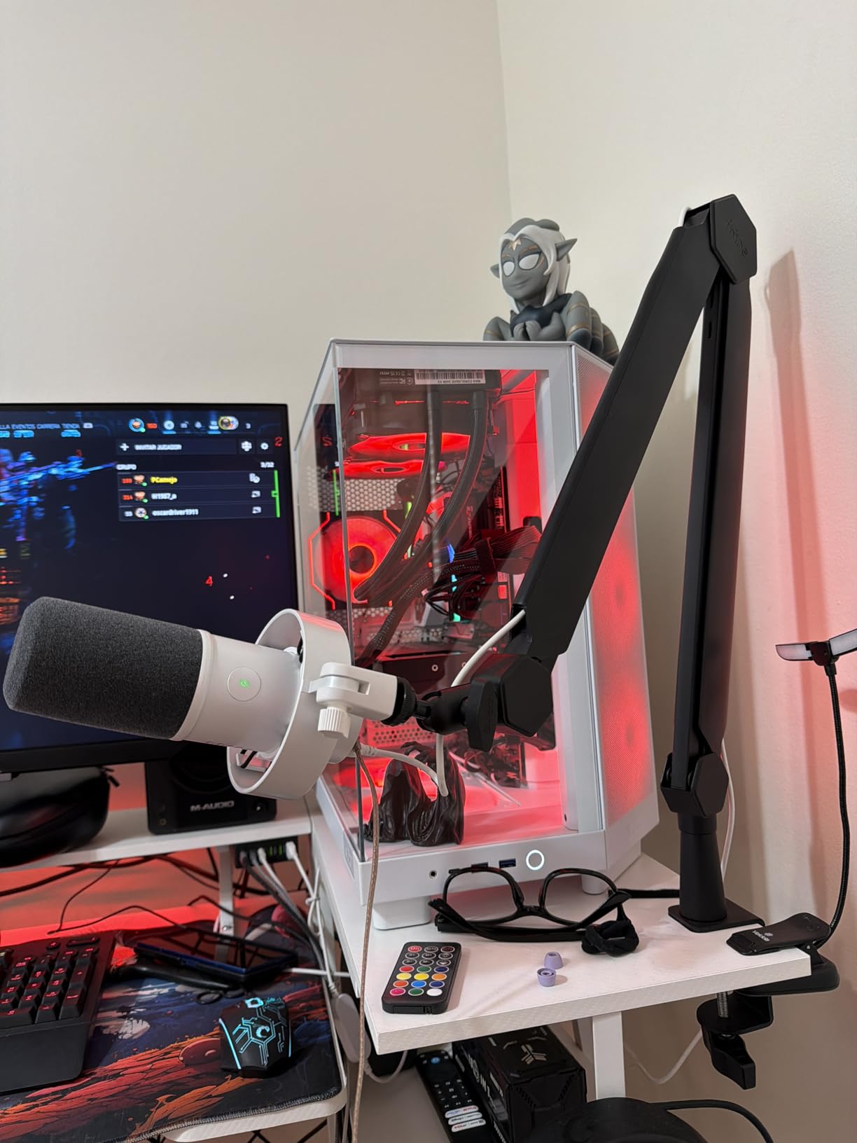 FIFINE AmpliTank K688 Dynamic Microphone, XLR/USB Podcast Recording PC Mic | Streaming Studio Metal Mic with Mute, Headphone Jack, Monitoring Volume Control, Windscreen, for Vocal Voice-Over Gaming customer photo 2