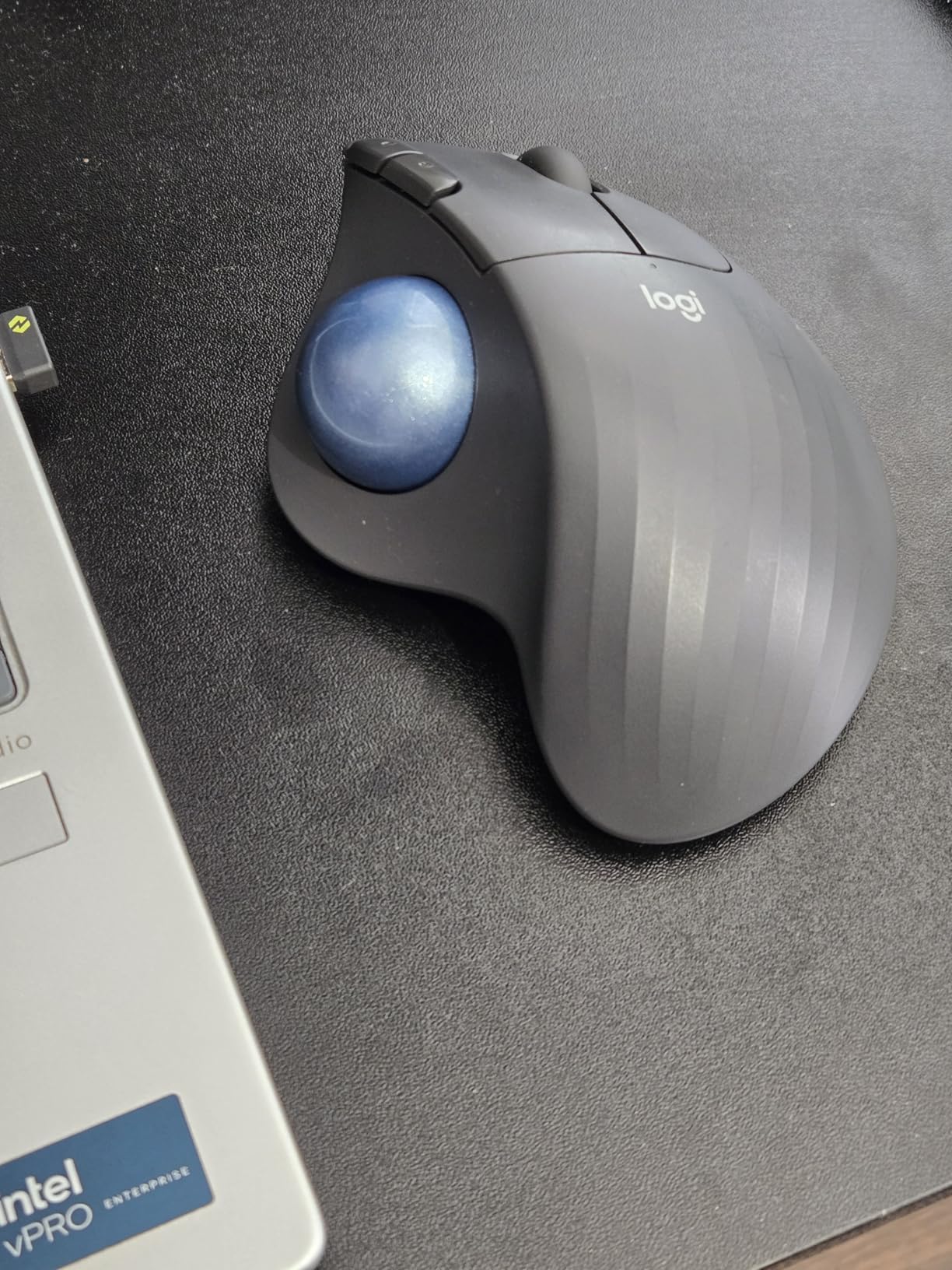 Logitech Ergo M575S Wireless Bluetooth Trackball Mouse - Graphite Blue Ball | Easy thumb control, precise and smooth tracking, Bluetooth and includes Logi Bolt USB receiver, PC Mac compatible customer photo 2