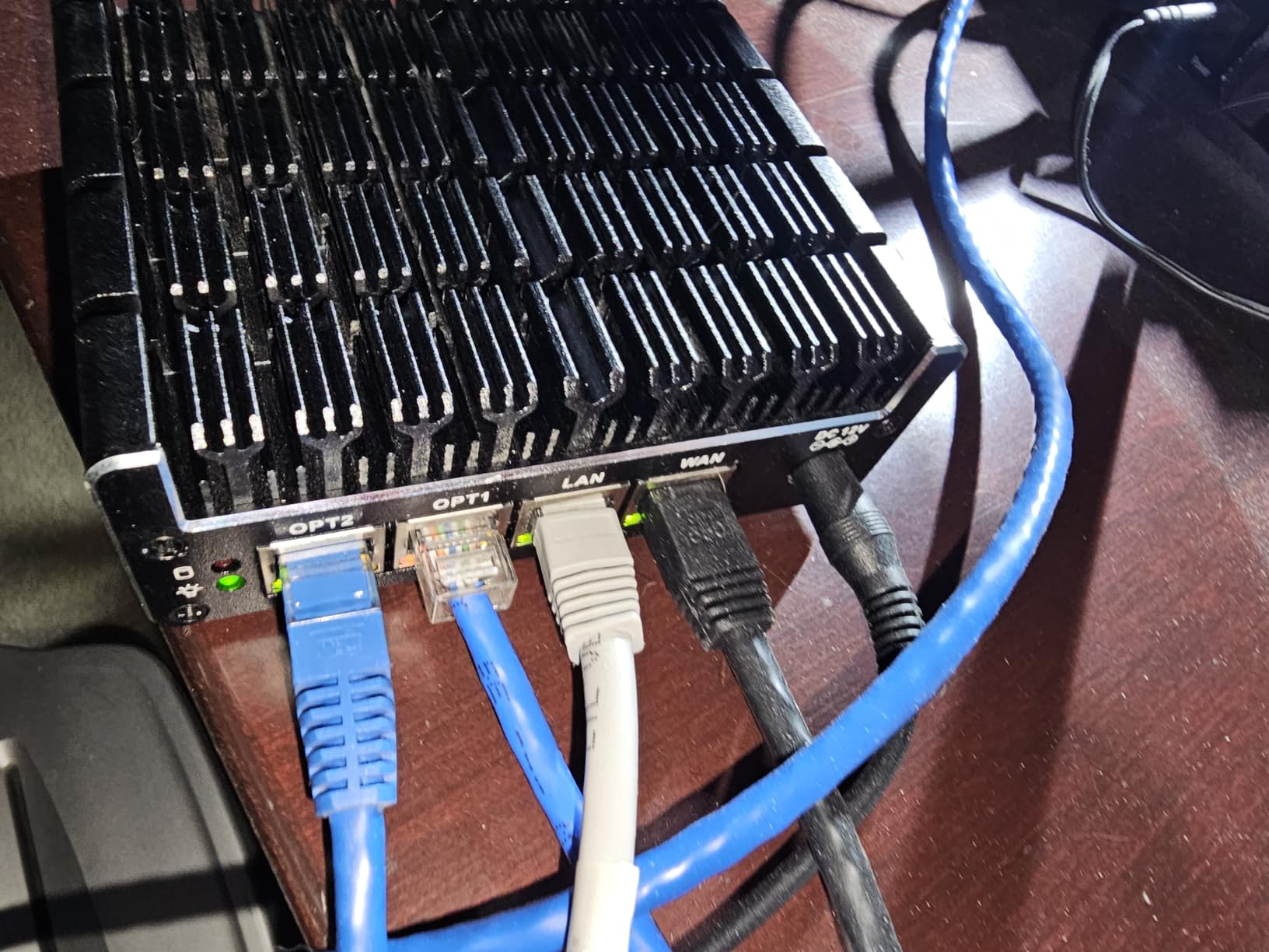 Protectli Vault FW4C - 4 Port, Firewall Micro Appliance/Mini PC - Intel J3710, 2.5G Ports, AES-NI, 4GB DDR3 RAM, 32GB SSD customer photo 1