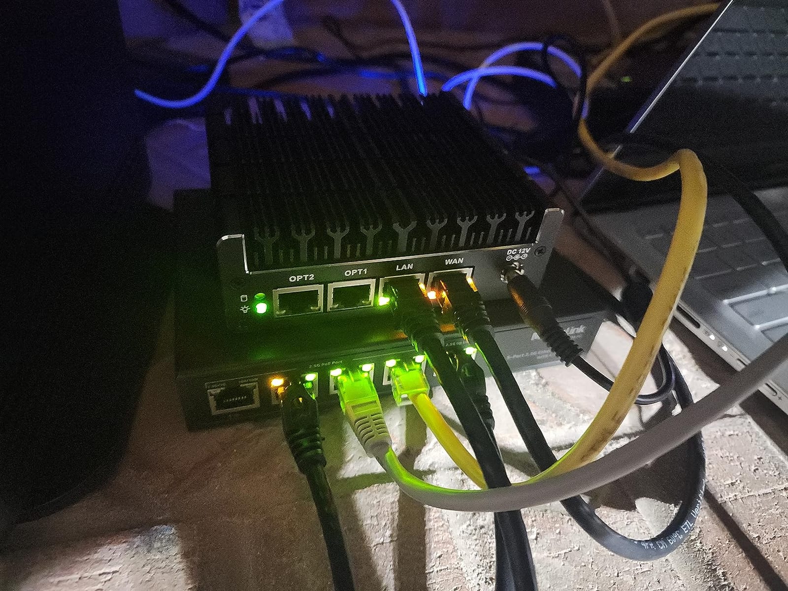 Protectli Vault FW4C - 4 Port, Firewall Micro Appliance/Mini PC - Intel J3710, 2.5G Ports, AES-NI, 8GB DDR3 RAM, 120GB SSD customer photo 1