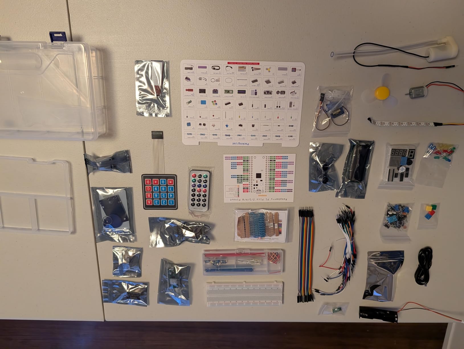 Raspberry Pi Pico W Ultimate Starter Kit with Online Tutorials, RoHS Compliant, 450+ Items, 117 Projects, MicroPython, C/C++ (Compatible with Arduino IDE) customer photo 1