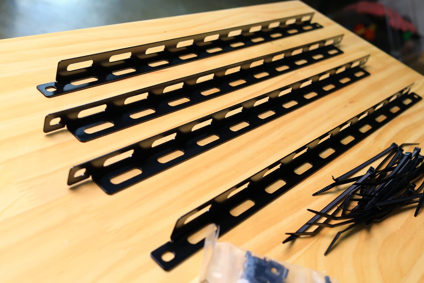 ECHOGEAR Rack Cable Management Tie Bar Kit - Includes 4X 1U Tie Bars, 24 Zip Ties, 8 Cage Nuts, & 8 Screws - Works with 19