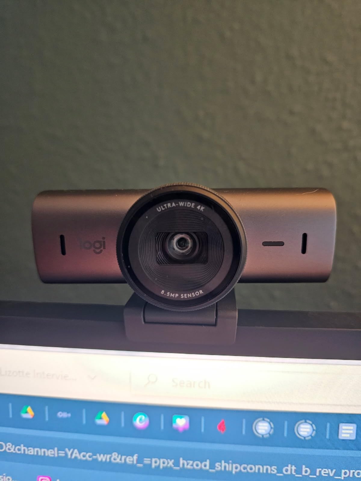 Logitech MX Brio Ultra HD 4K Webcam Collaboration and Streaming - Graphite | Ideal for collaboration and streaming, Show Mode, works with Microsoft Teams, Zoom, Google Meet, Nintendo Switch 2 customer photo 1