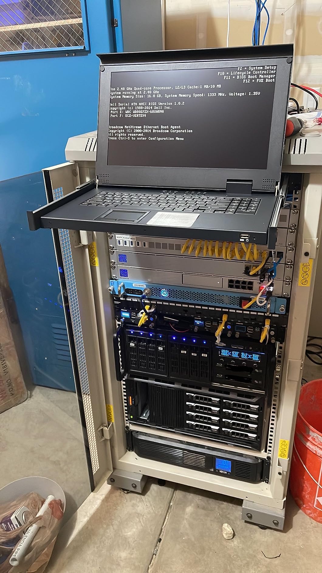 MT-VIKI Rack Mount KVM w/15.6