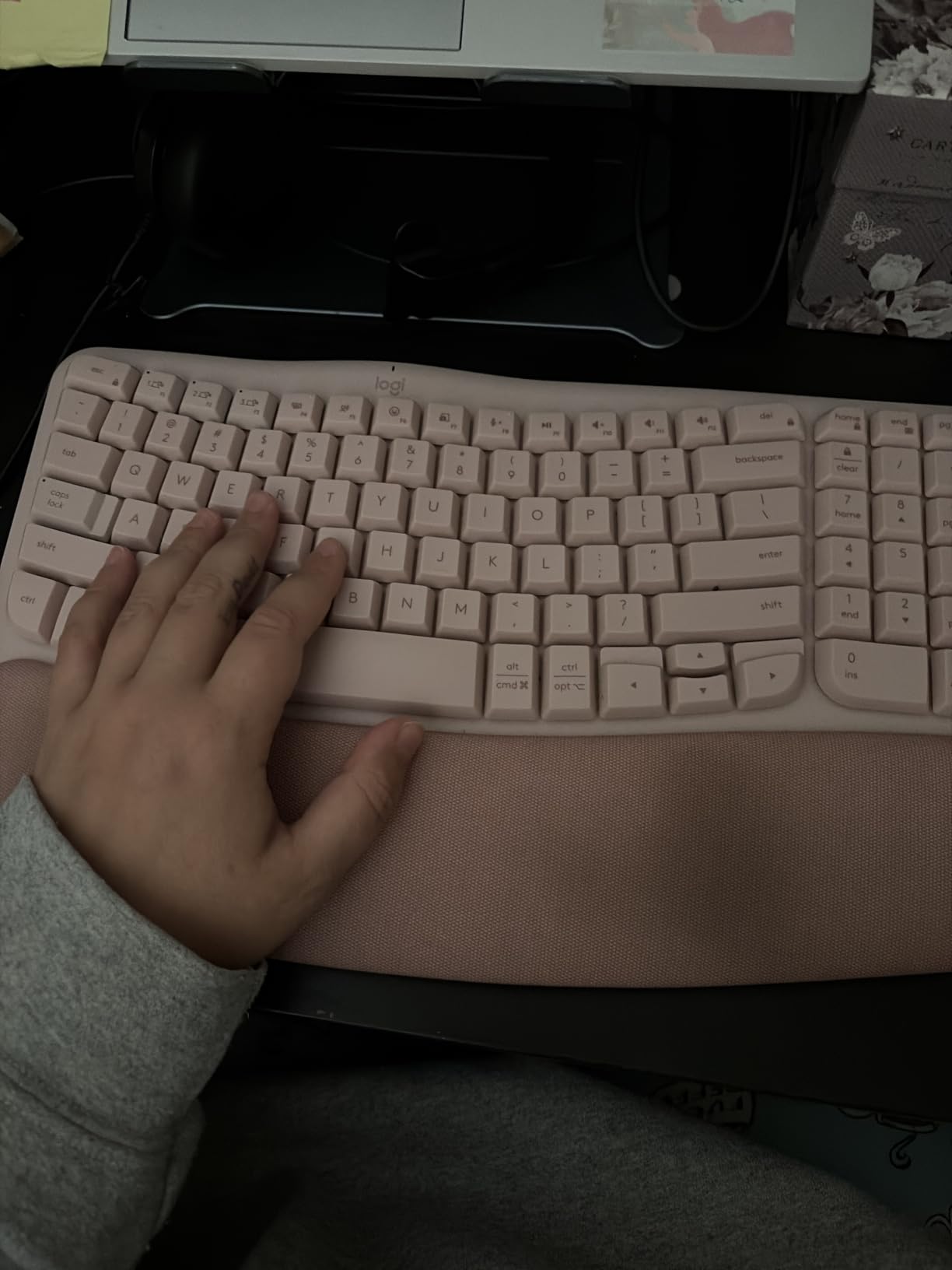 Logitech Wave Keys Ergonomic Wireless Keyboard with Palm Rest - Graphite customer photo 2