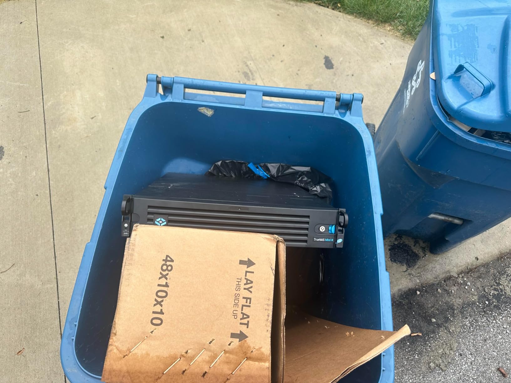 TrueNAS Mini R - Rackmount ZFS Storage Server with 12 Drive Bays, 32GB RAM, Eight Core CPU, Dual 1/10 Gigabit Network (Diskless) customer photo 2