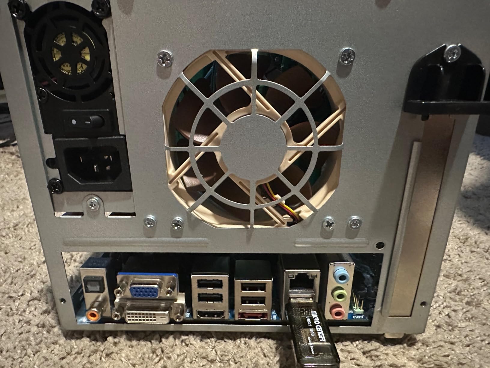8 + 2 Bay DIY NAS Case, 8 x 2.5