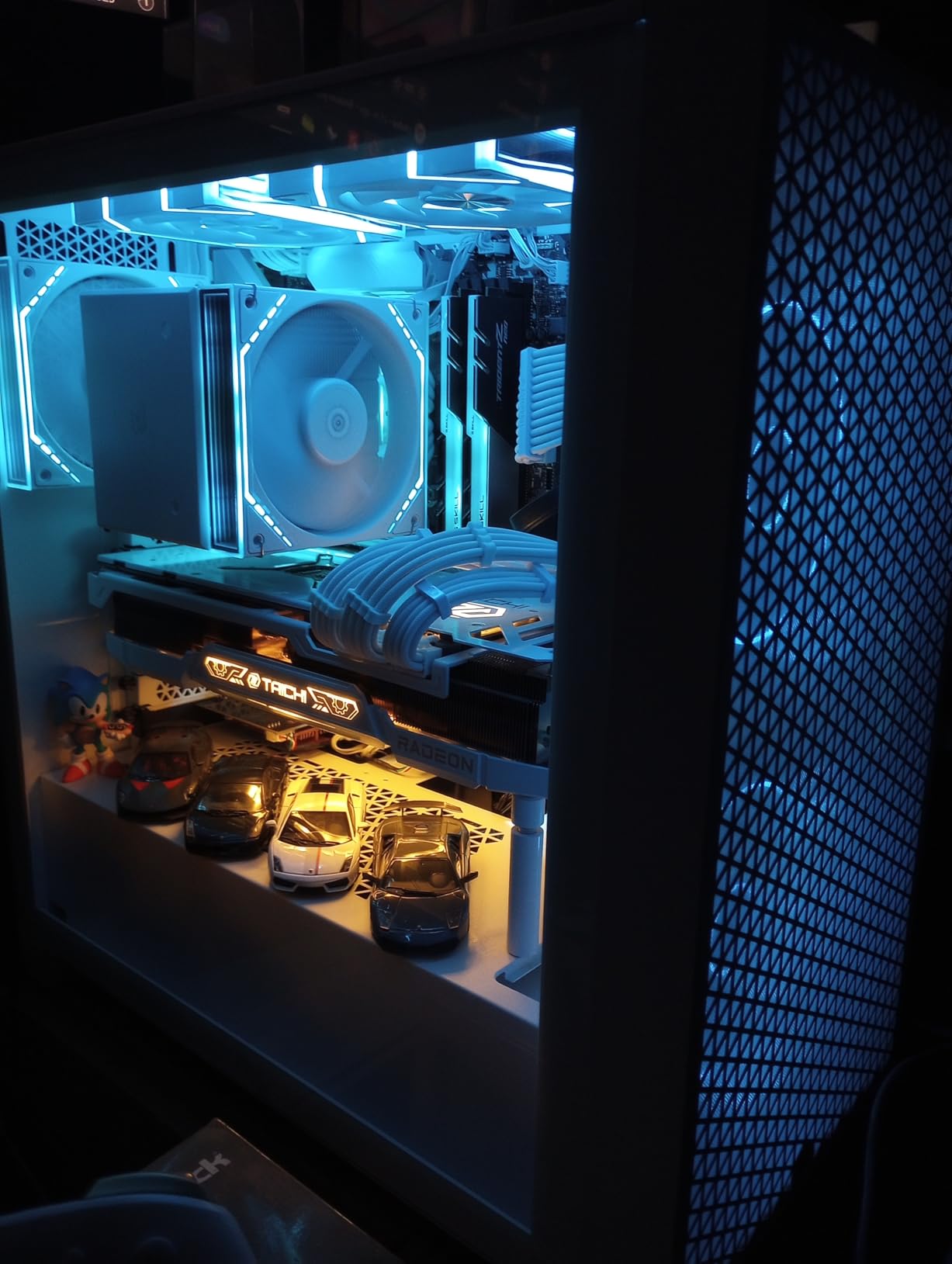 Corsair 3000D Airflow Mid-Tower PC Case - High-Airflow Design - White customer photo 1