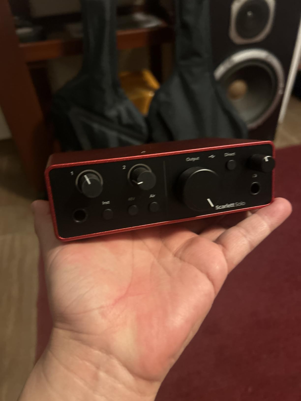 Focusrite Scarlett Solo 4th Gen USB Audio Interface, for the Guitarist, Vocalist, or Producer - High-Fidelity, Studio Quality Recording, and All the Software You Need to Record | 1 XLR Mic Preamp, 1 Hi-Z Instrument Input, 24-Bit/192kHz, 120dB Dynamic Range, Air Modes, PC/Mac/iPad Compatible customer photo 2