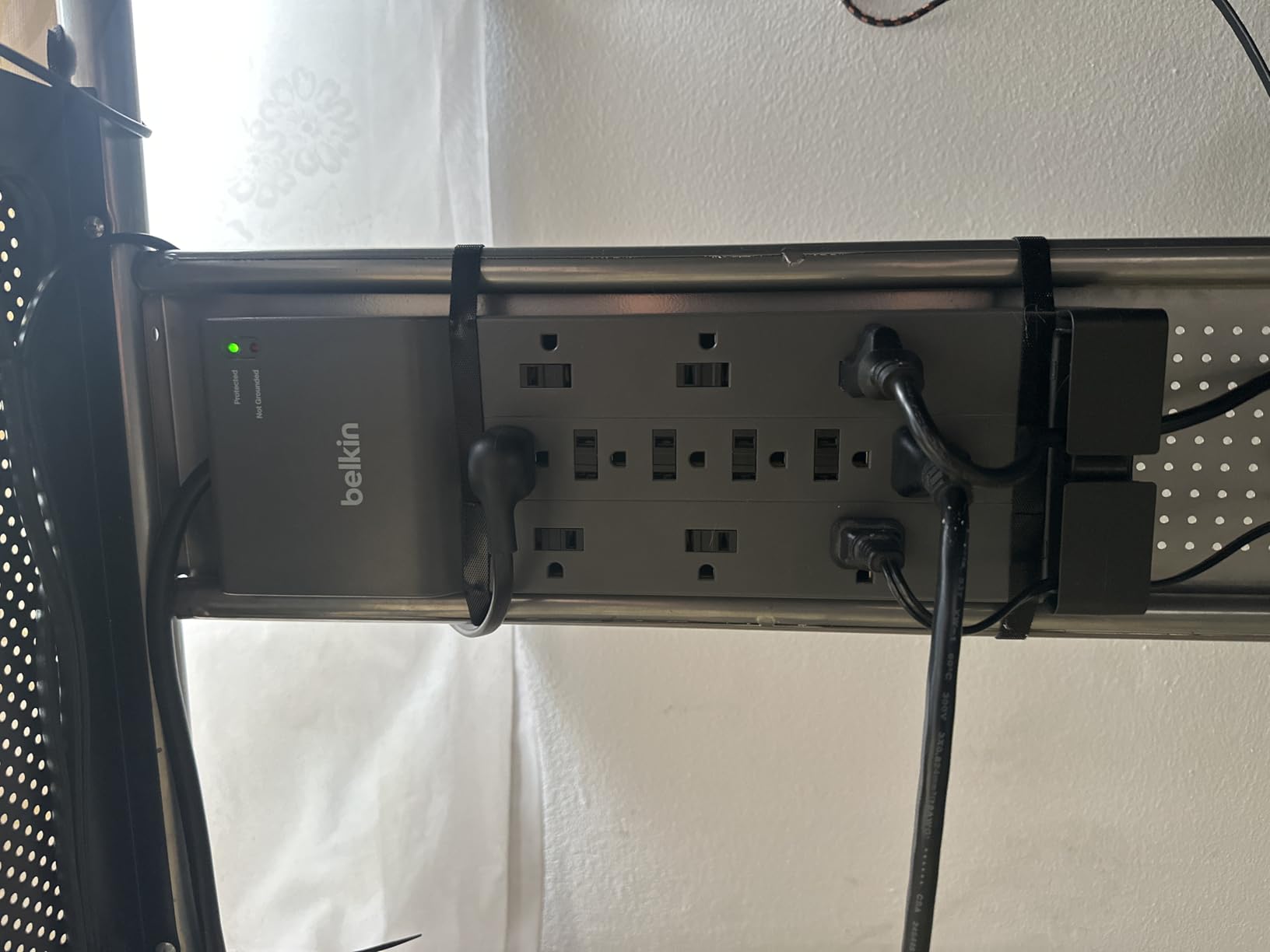 Belkin 12-Outlet Surge Protector Power Strip w/ 12 AC Outlets & 8ft Flat Plug, UL-Listed Heavy-Duty Extension Cord for Home, Office, Travel, Computer, Laptop, Charger - 3,780 Joules of Protection customer photo 1