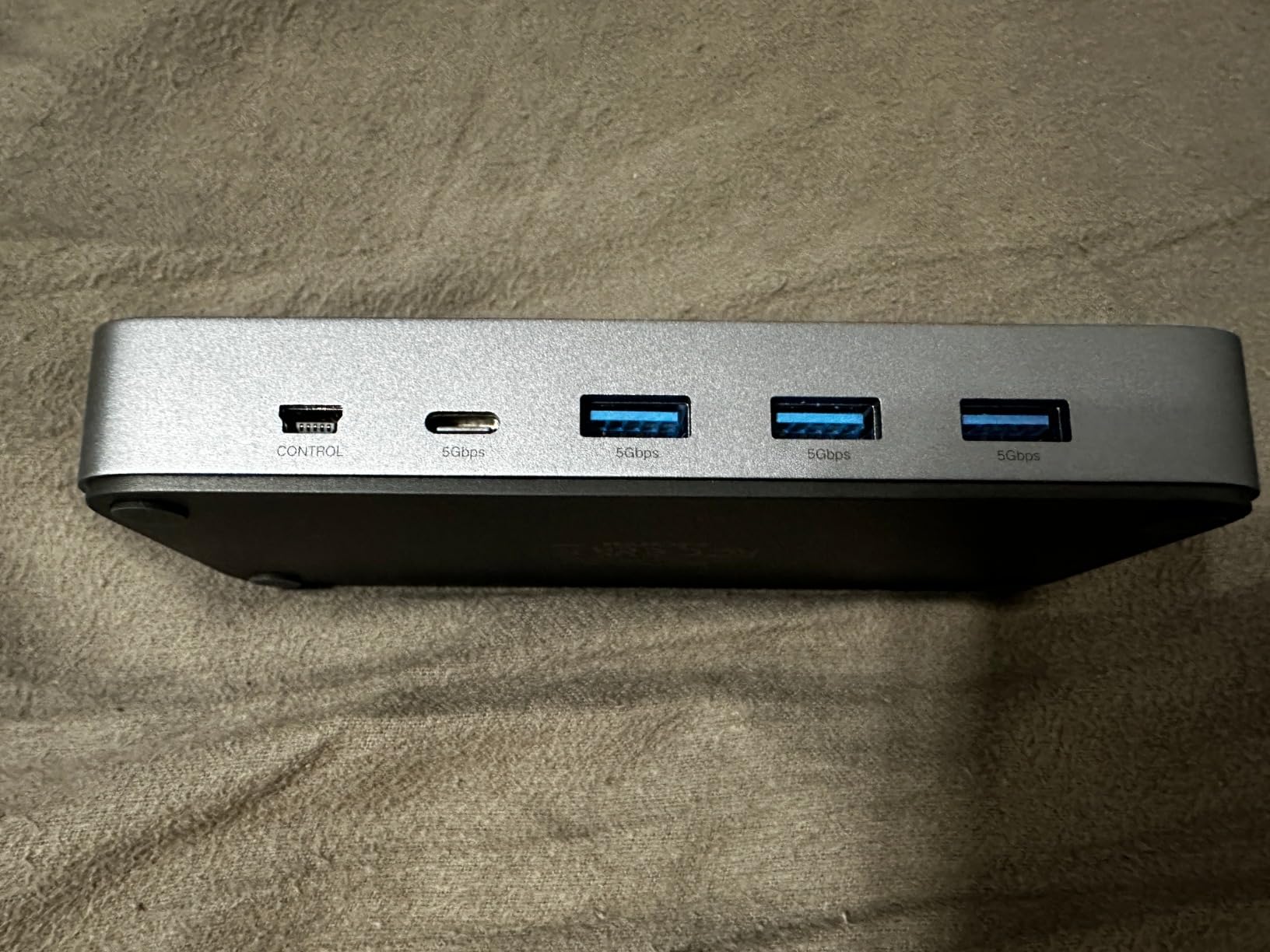 UGREEN HDMI KVM Switch 1 Monitor 2 Computers, Aluminum, 4K@60Hz, 4 USB 3.0 | for 2 PCs, KVM Switches Shares 1 Monitor, Keyboard, Mouse, Webcam, HDCP 2.2, HDR, 3D, with 2 HDMI & 2 USB Cables, Controller customer photo 2
