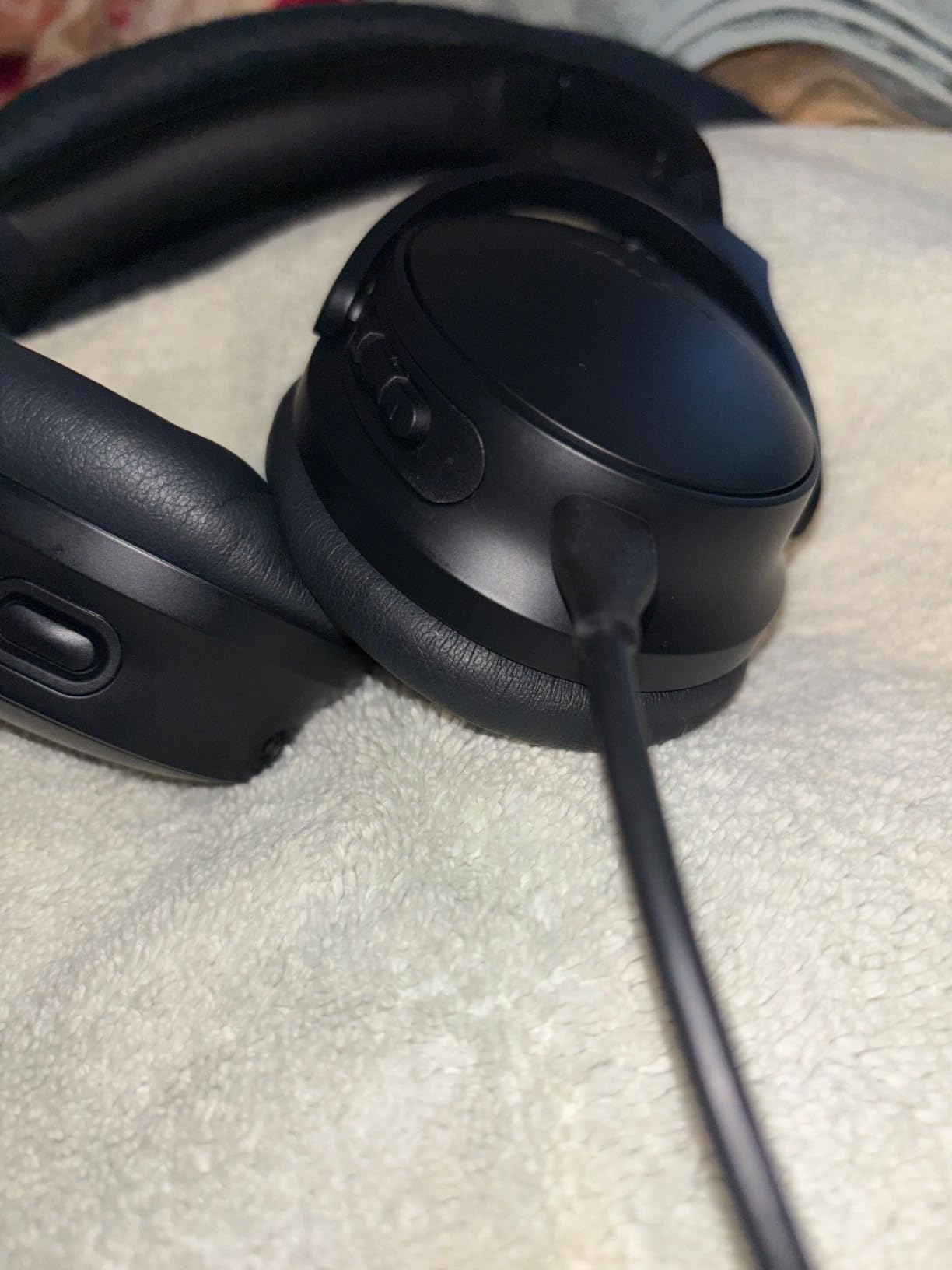 Bose QuietComfort Headphones - Wireless Bluetooth Headphones, Active Over Ear Noise Cancelling and Mic, USB-C Charging, Deep Bass, Up to 24 Hours of Playtime, Black customer photo 2