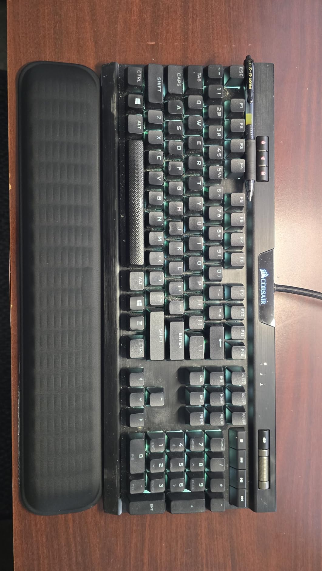 MEKASS Ergonomic Wrist Rest for Keyboard and Mouse, Soft Memory Foam Keyboard Wrist Rest Set with Non-Slip Silicone Base, Easy Typing, Pain Relief, Comfort for Office, Work, Gaming (Classic Black) customer photo 2