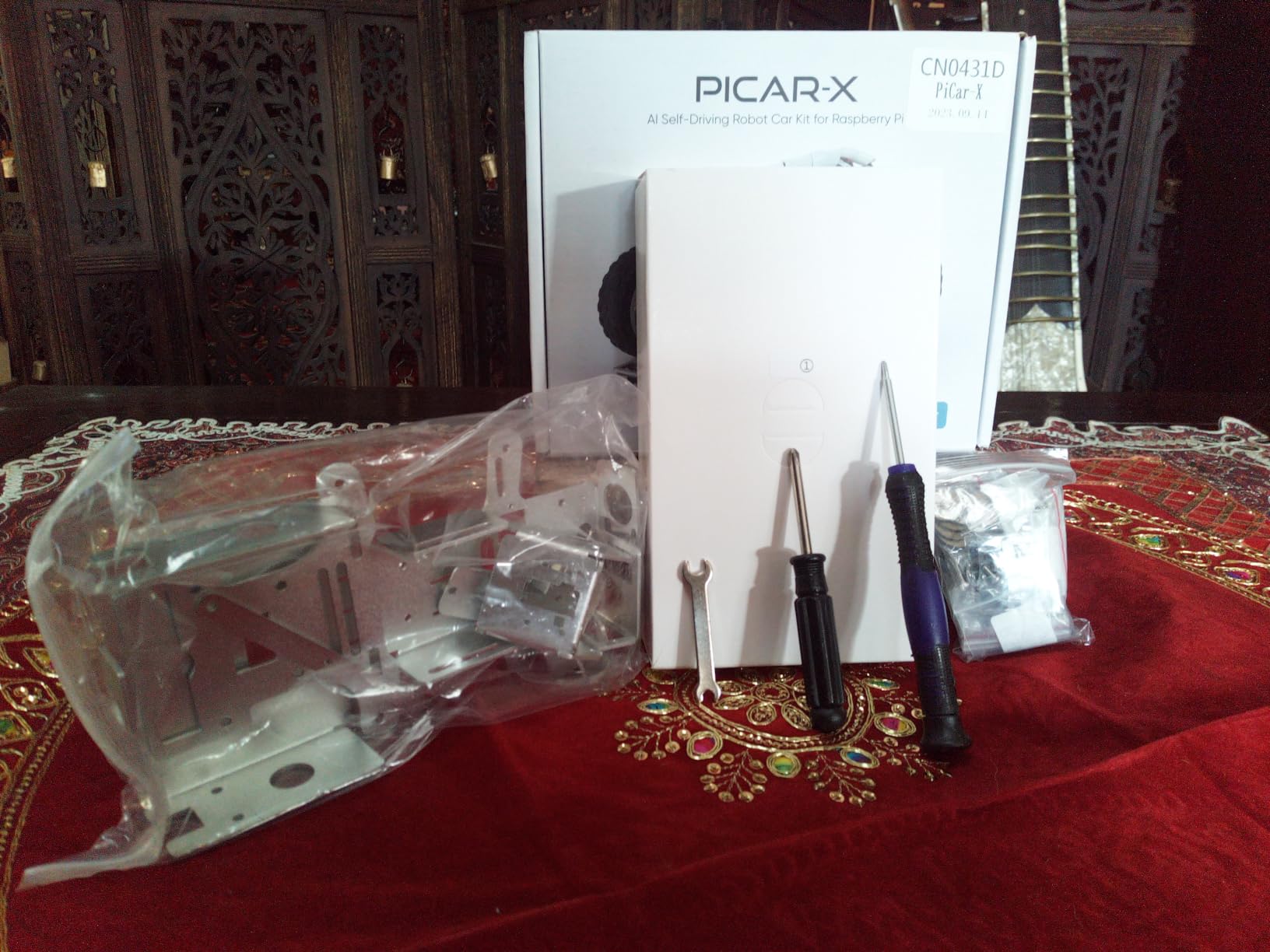 Picar-X AI Robot Smart Car Kit for Raspberry Pi 5/4/3B+/Zero 2w, Openclaw LLMs ChatGPT/Gemini/Grok, Voice & Video Recognition, Python, Scratch, Camera (RPI NOT Included) customer photo 1
