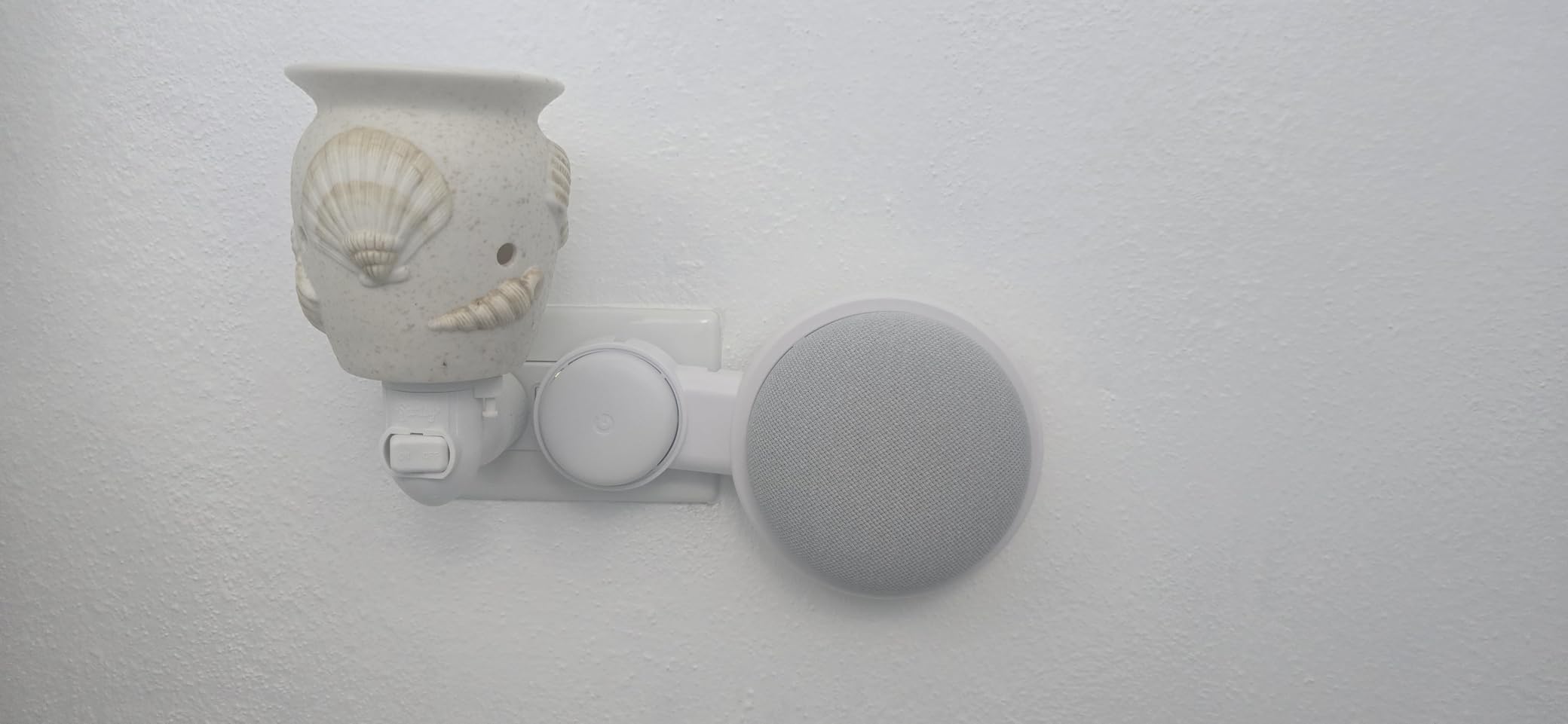 Google Nest Mini 2nd Gen - Bluetooth Speaker with English and Muliti Language Compatibility for Use Anywhere (Light Gray) customer photo 2