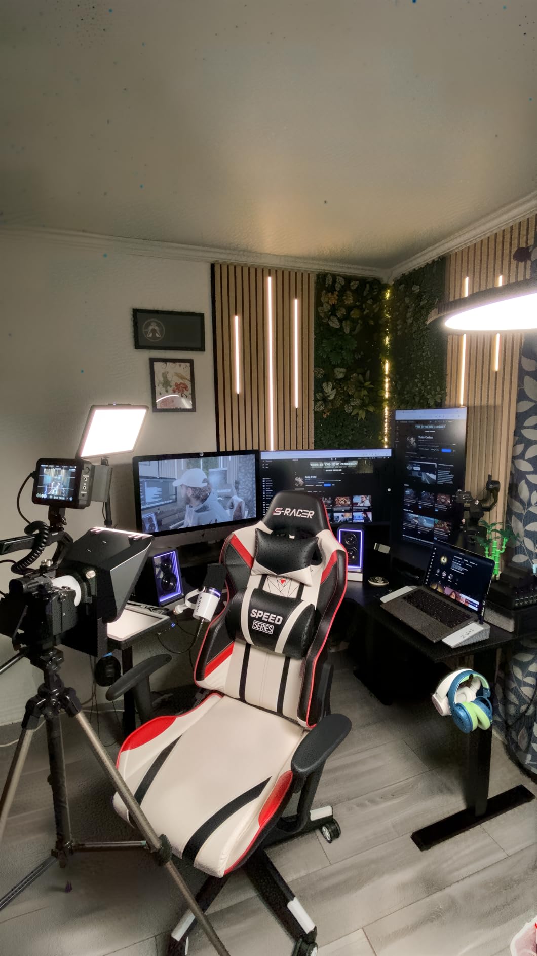 Elgato Prompter, Teleprompter with Built-in Screen | Drag-and-drop display, Supports DSLR, webcam, smartphone, Read chat or scripts, Works with Mac, PC, Stream Deck customer photo 1