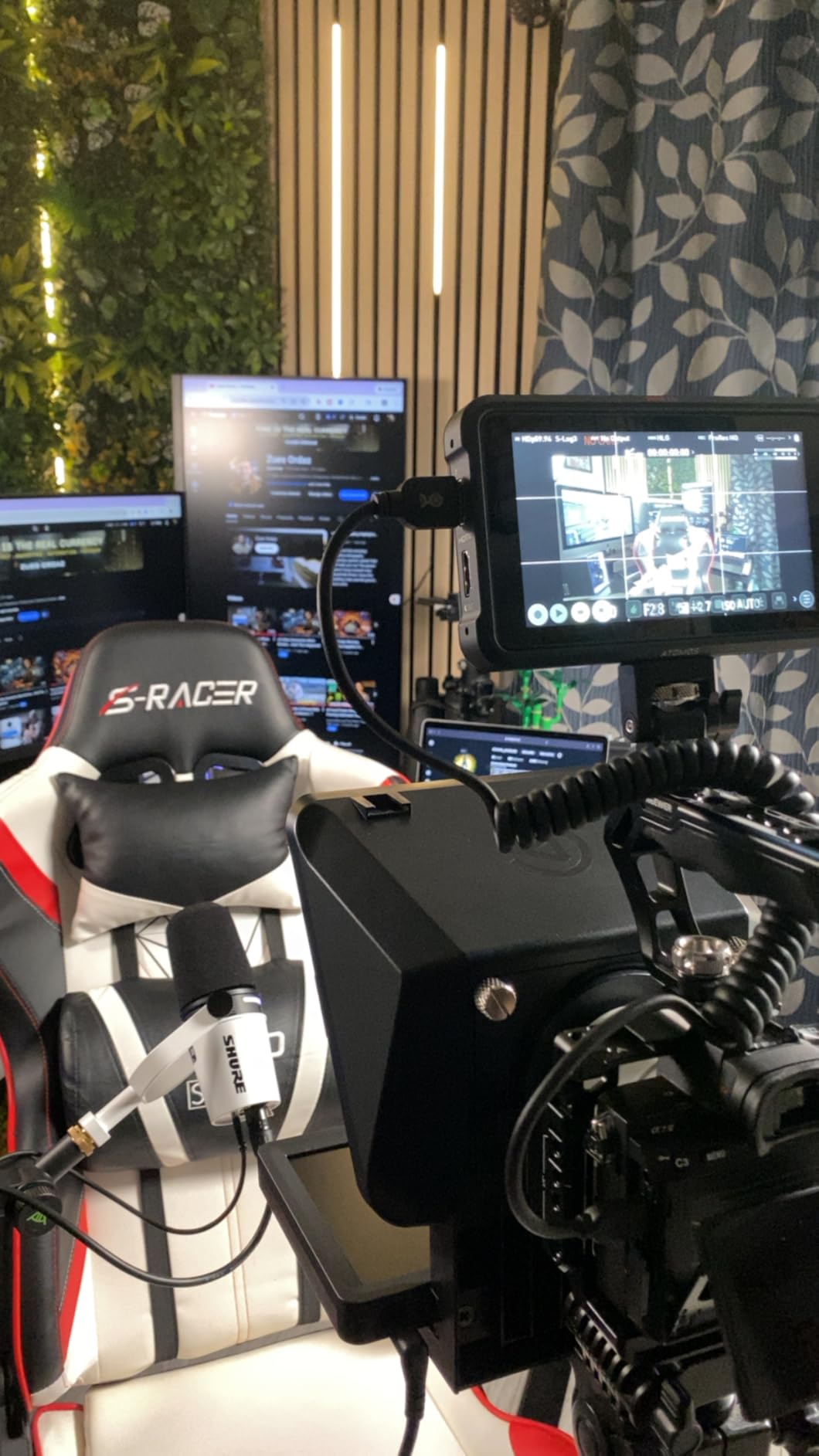 Elgato Prompter, Teleprompter with Built-in Screen | Drag-and-drop display, Supports DSLR, webcam, smartphone, Read chat or scripts, Works with Mac, PC, Stream Deck customer photo 2