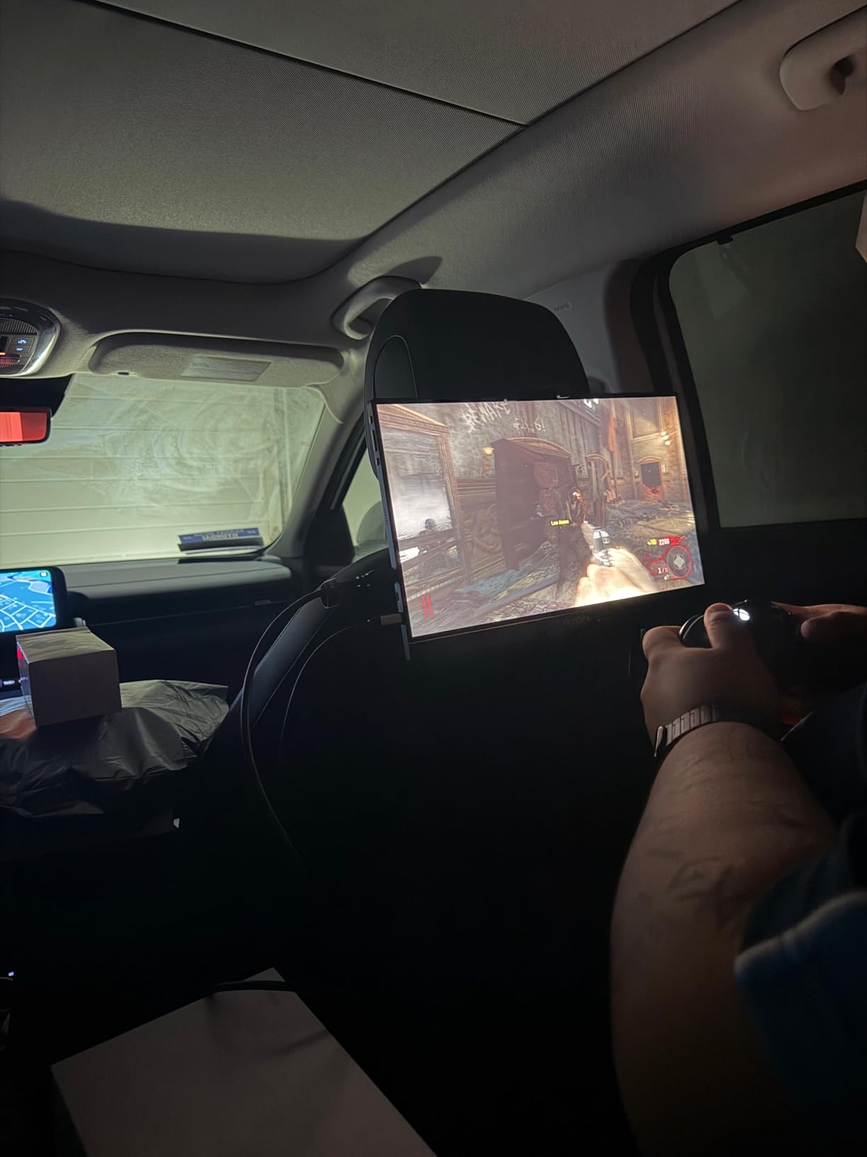 ARZOPA 16.1'' 144Hz Portable Gaming Monitor 106% sRGB - Z1FC | 1080P FHD Kickstand Portable Monitor with HDR, Ultra Slim, Eye Care, External Second Screen for Laptop, PC, PS5, Mac, Xbox customer photo 2