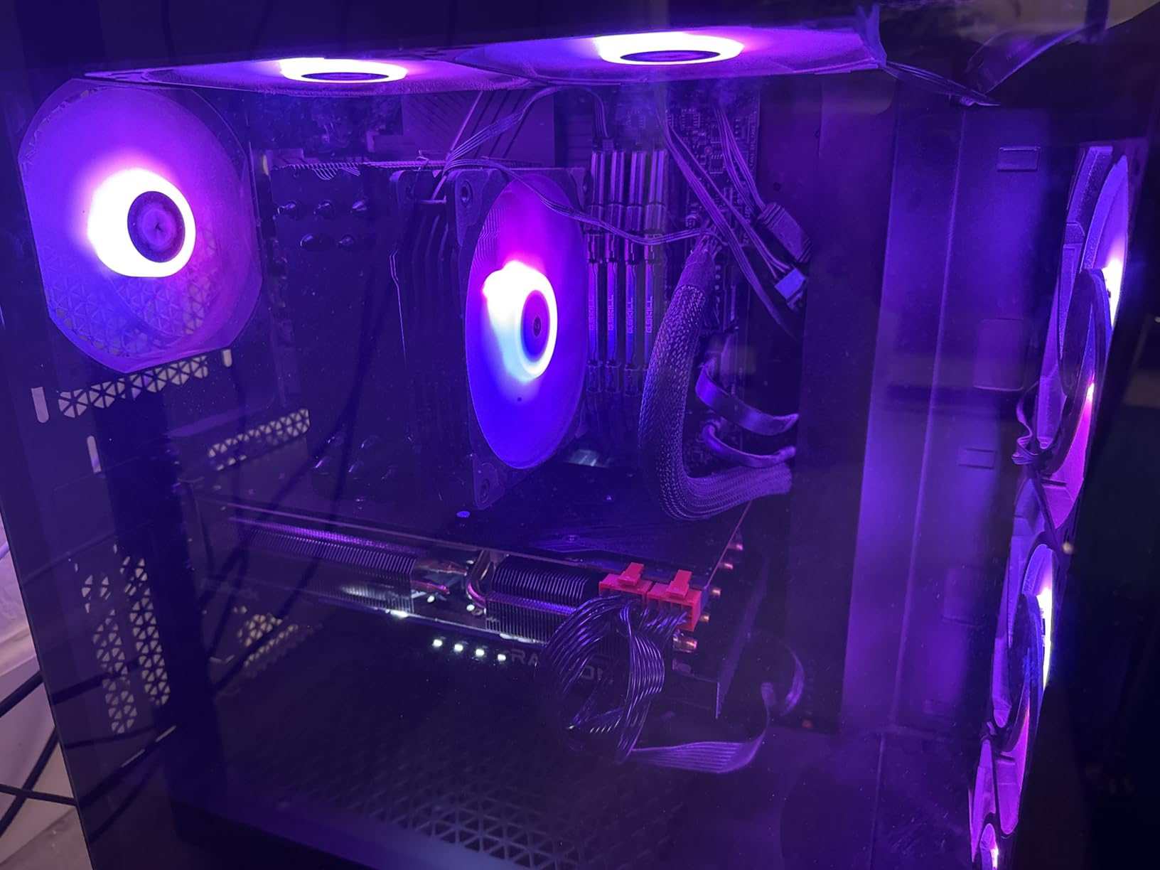 ASRock Radeon RX 7700 XT Challenger 12GB OC Graphics Card, AMD RDNA 3 Architecture, 12GB GDDR6, 2584 MHz Boost Clock, 3X DisplayPort 2.1, 1x HDMI 2.1, Dual Fan Cooling customer photo 2