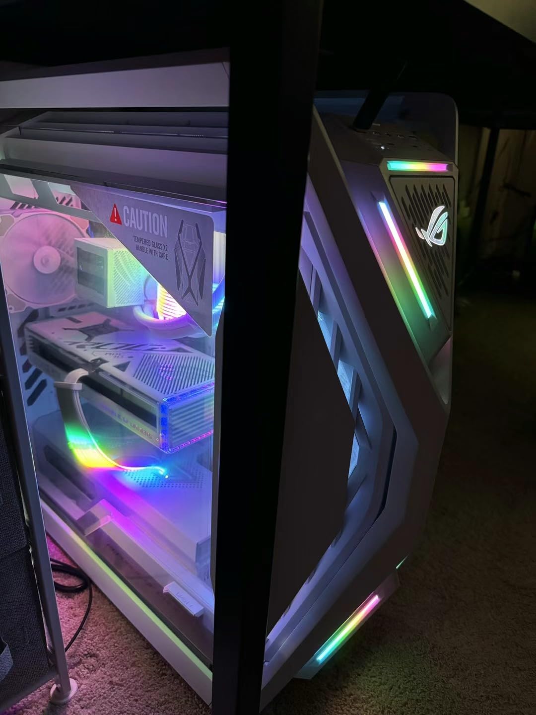 ASUS ROG Hyperion GR701 White EATX Gaming Case, High Airflow Design, Tool-Free Side Panels, Pre-Installed 4x140mm Fans, Supports 420mm Radiators, Built-in GPU Holder, Front USB-C, 2 Year Warranty customer photo 1