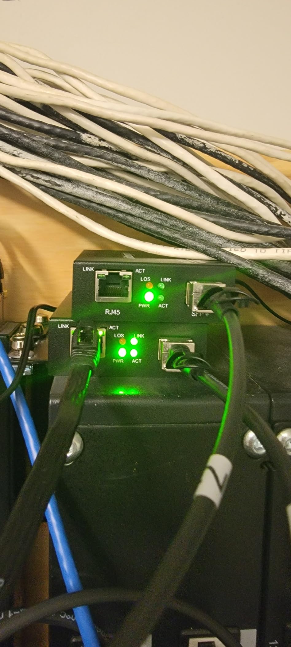 Sodola 8-Port Unmanaged 2.5G Switch,8 x 2.5GBASE-T Ports,1X10G SFP+ | 100Gbps Switching Capacity, Fanless, Metal, Plug & Play 2.5Gb Network Switch customer photo 1