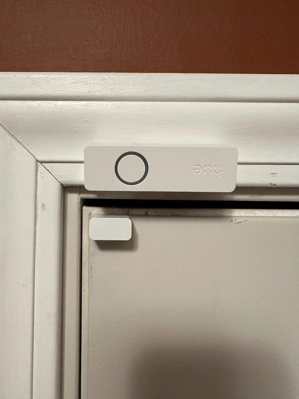 Philips Hue Secure Smart Contact Sensor, White - 1 Pack - Made for Indoor Doors and Windows - Requires Hue Bridge - Works with The Hue App customer photo 2