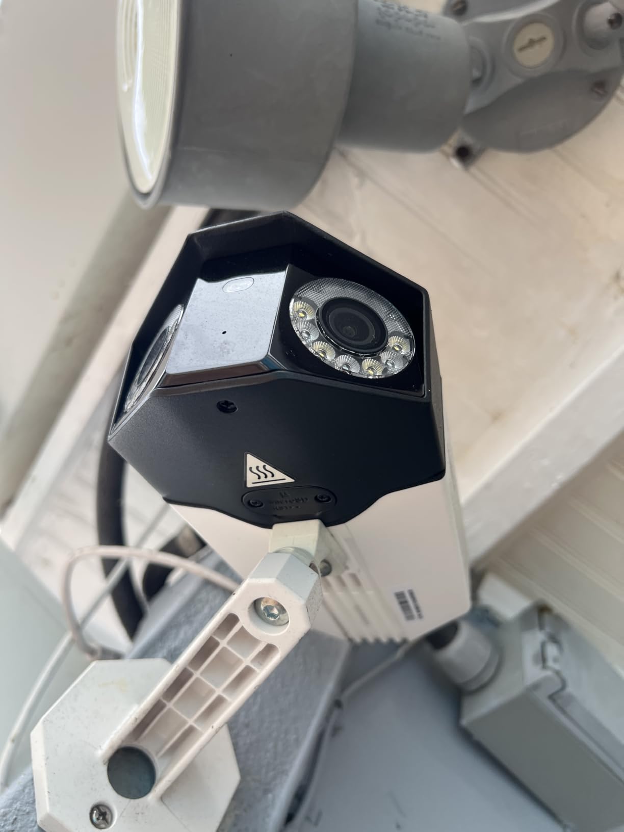 REOLINK Duo 3 PoE Dual-Lens PoE Security Camera with 180° Panoramic View | F1.6 Color Night Vision, Motion Track, 24/7 Recording, Person/Vehicle/Animal Detection, 2 Way Talk, Up to 512GB microSD Card customer photo 2