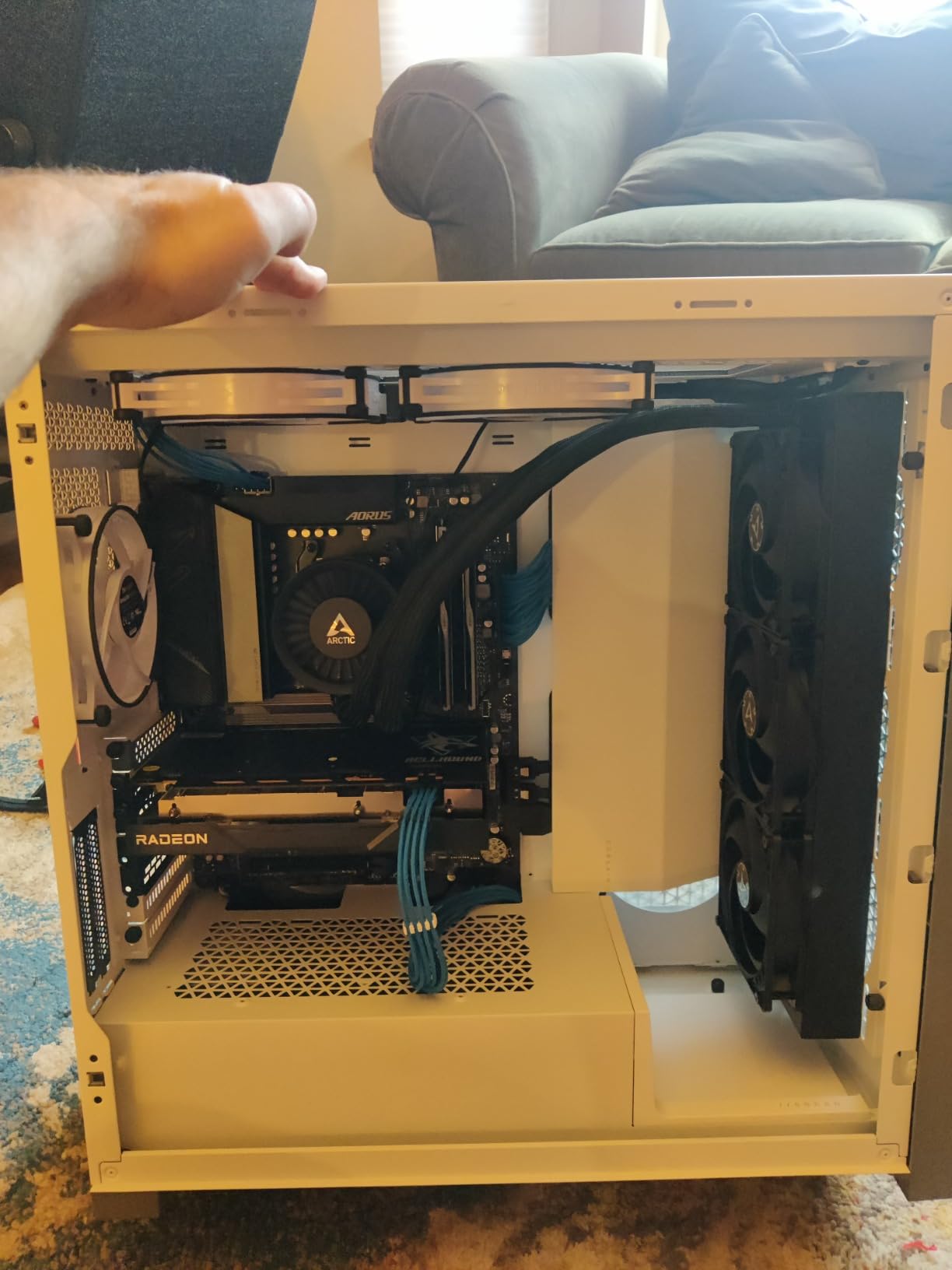 GIGABYTE B650 AORUS Elite AX V2 AMD AM5 ATX Motherboard, Support Ryzen 9000/8000/7000 Series, DDR5, 12+2+2 Power Phase, PCIe 5.0 M.2, USB-C 3.2 Gen 2, WIFI6E, 2.5 GbE, EZ-Latch, Q-Flash, RGB Fusion customer photo 1