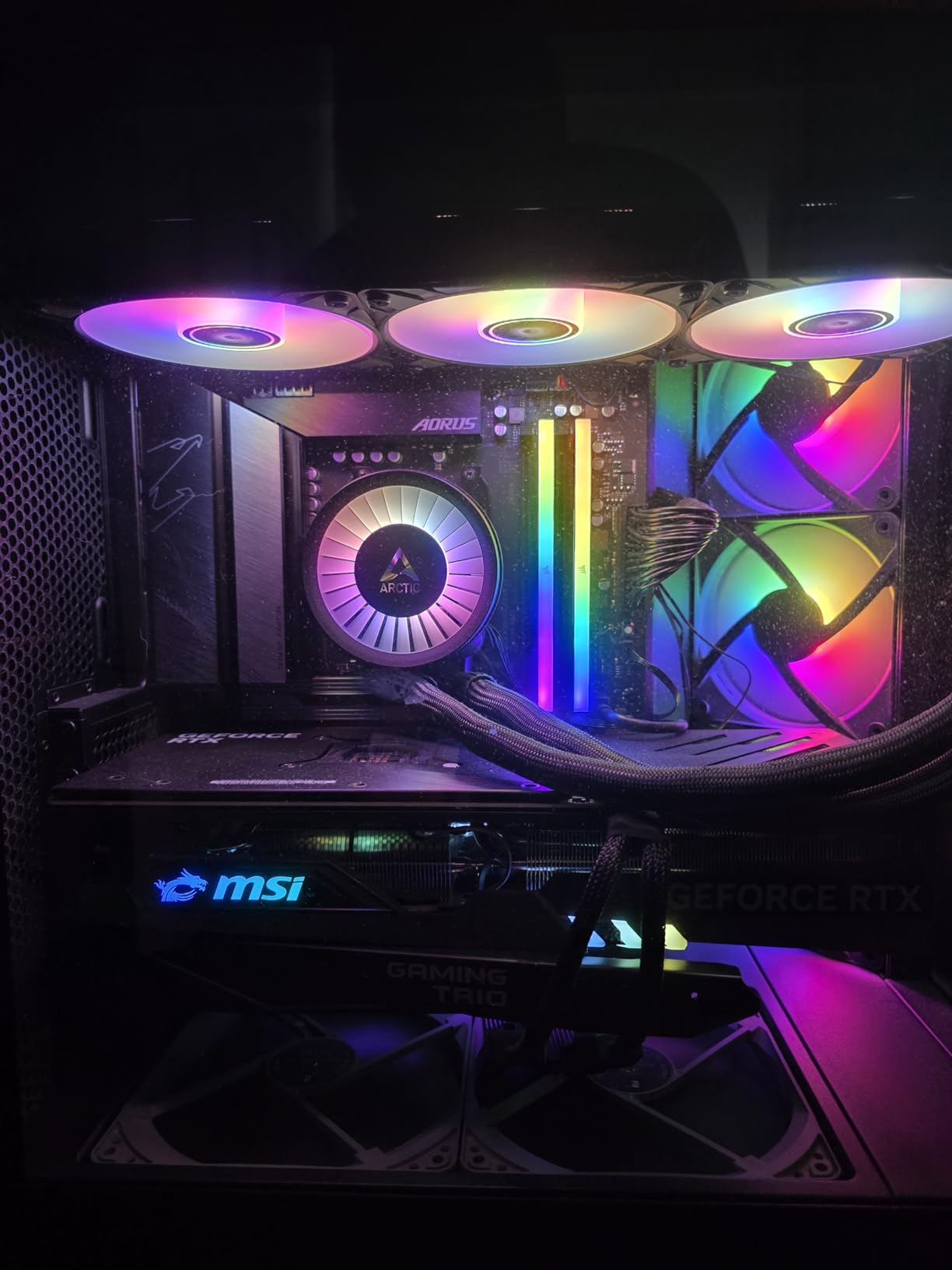 GIGABYTE B650 AORUS Elite AX V2 AMD AM5 ATX Motherboard, Support Ryzen 9000/8000/7000 Series, DDR5, 12+2+2 Power Phase, PCIe 5.0 M.2, USB-C 3.2 Gen 2, WIFI6E, 2.5 GbE, EZ-Latch, Q-Flash, RGB Fusion customer photo 2