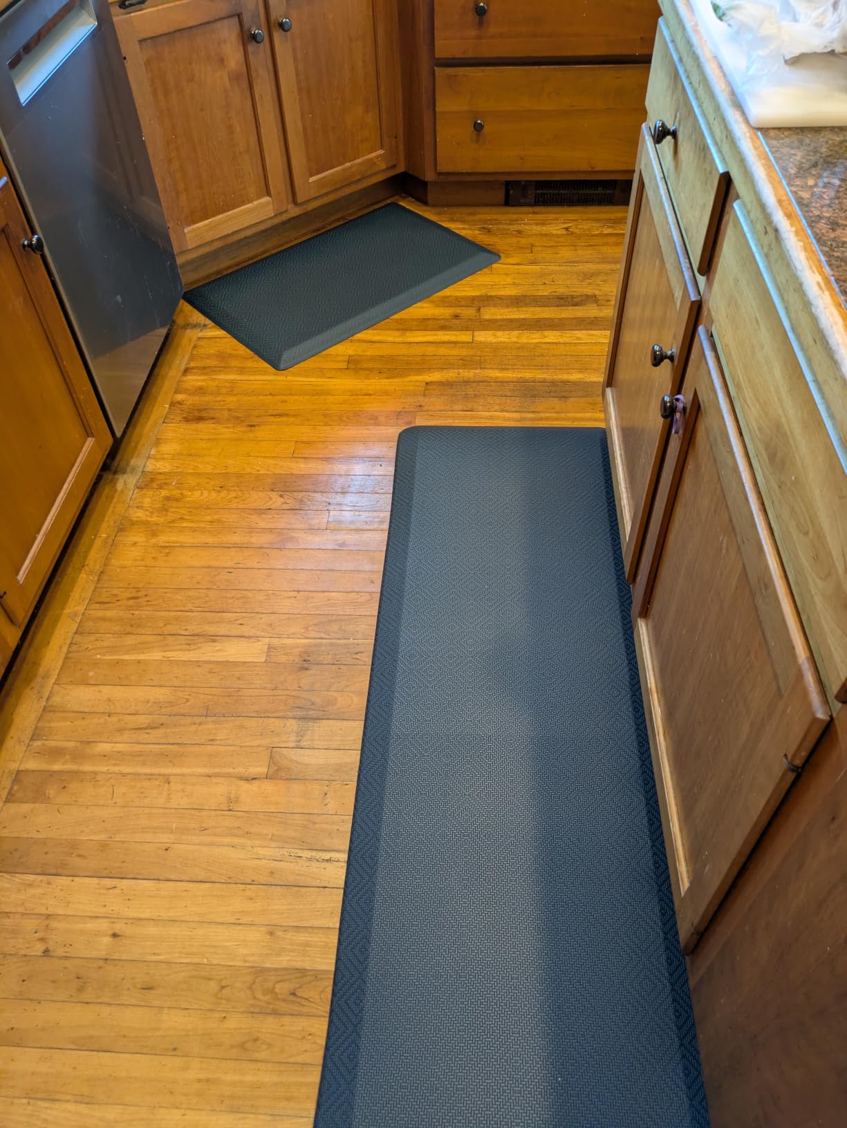 Ophanie Kitchen Mats for Floor, 3/4 inch Thick, 20x32 Anti Fatigue Cushioned Mat, Kitchen Rugs, Waterproof, Comfort Ergonomic Standing Mat for Office, Home, Sink with 99+ Pairs of Anti-Slip Bottom Ridges customer photo 1