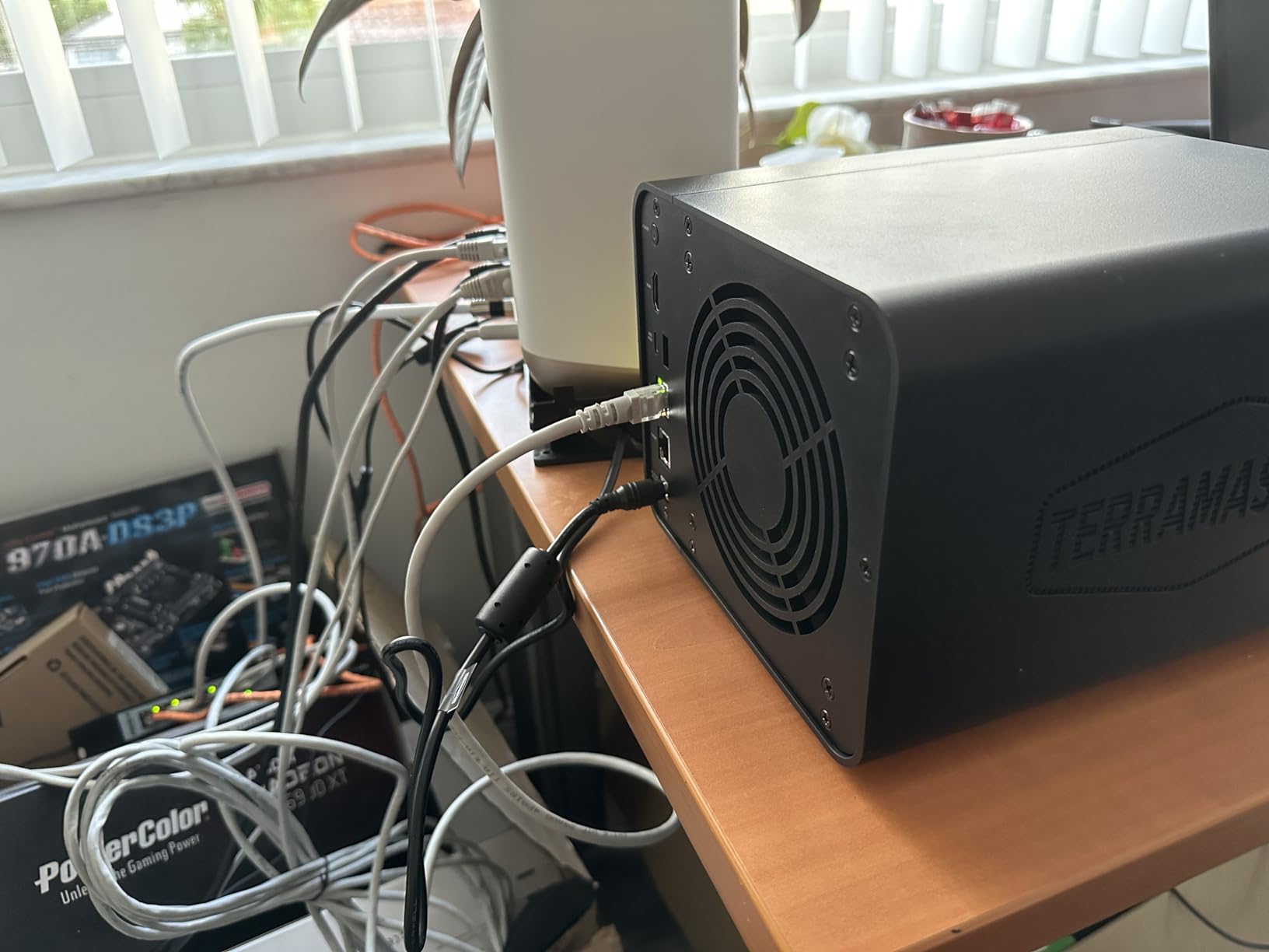 TerraMaster F4-424 Pro NAS 4-Bay, Core i3-N305 8-Core, 32GB DDR5 (Diskless) customer photo 2