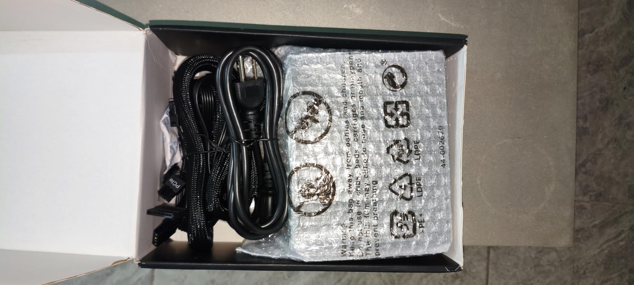 CORSAIR CX650 Small 650W Power Supply - Black | Low-Noise, Non-Modular, 80 PLUS Bronze, NA customer photo 1