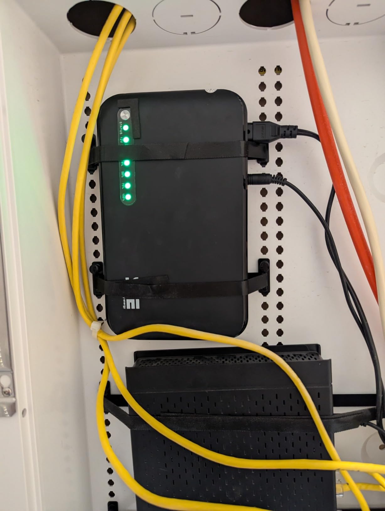 SKE DC20000 Plus Altair - Mini DC UPS 20000mAh Battery Backup & Surge Protector for Router & Modem - Compact, Portable Uninterruptible Power Supply with 5V/9V/12V Outputs, USB & Type-C Charging, WiFi customer photo 2