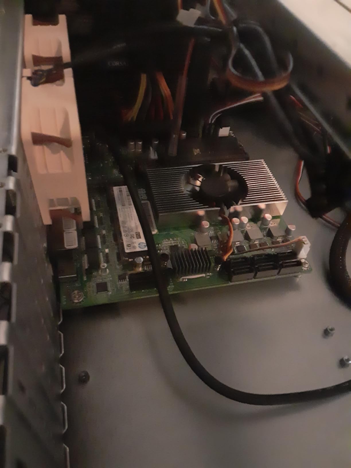N100 Industrial Motherboard NAS 4 Cores 4 Threads Low Power Processor 4x2.5G i226 Network M.2 Slot 6xSATA DP HDMI 2.0 PCIE x1 .1*M2_ SSD NVME/NGFF+ 1*M.2_ NVME customer photo 1