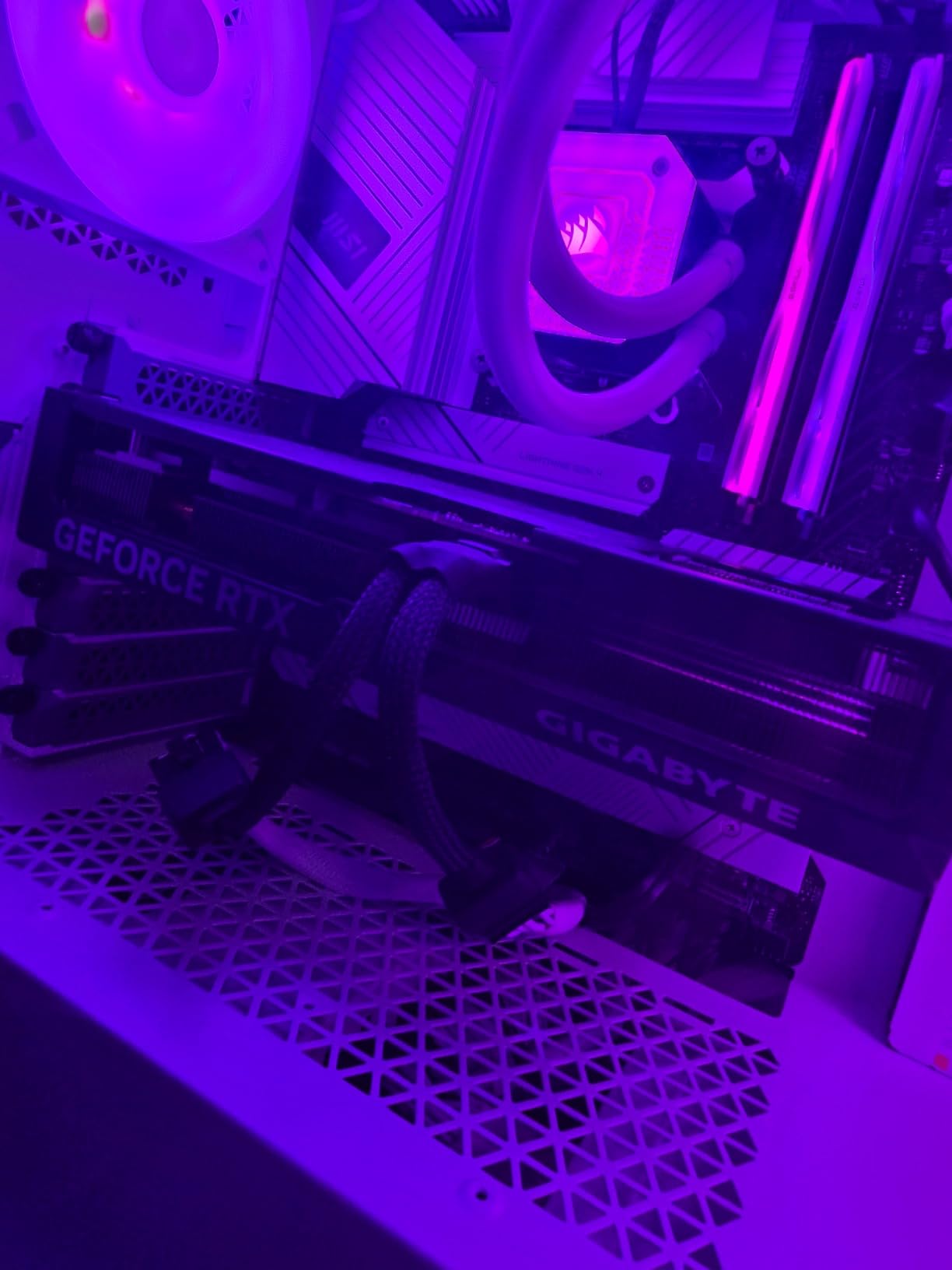 GIGABYTE GeForce RTX 4070 Super WINDFORCE OC 12G Graphics Card customer photo 1