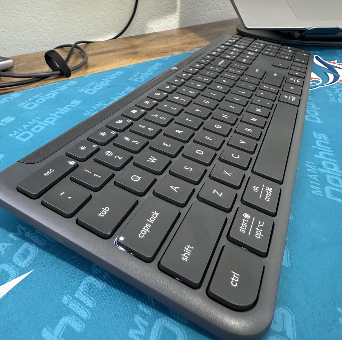 Logitech Signature Slim K950 Wireless Keyboard with Quiet Typing - Graphite | Full size, sleek design with number pad, laptop-style typing, pair up to 3 multi-OS devices, Multi-OS, Windows, Mac, Chrome customer photo 2