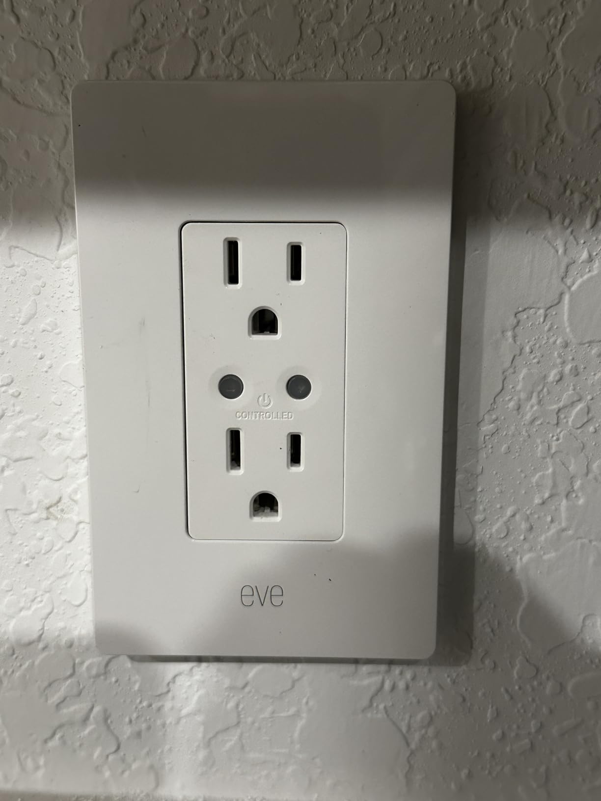 Eve Energy Outlet (Matter) - Smart Outlet & Power Meter, App & Voice Control, No Bridge, Thread, Works with Apple Home, Alexa, Google Home, SmartThings, 100% Privacy, Requires Thread Border Router customer photo 1