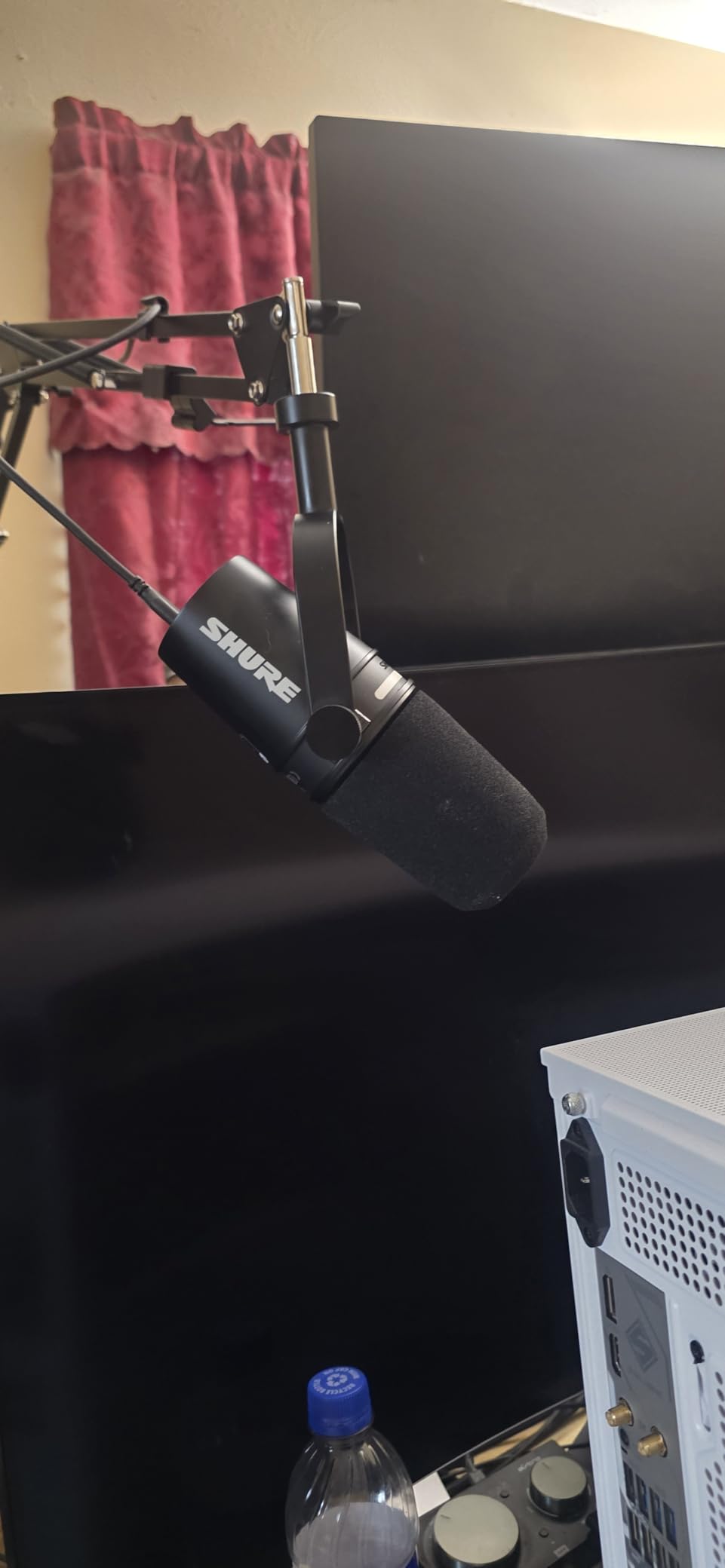 Shure MV7+ USB-C & XLR Podcast Dynamic Microphone customer photo 2