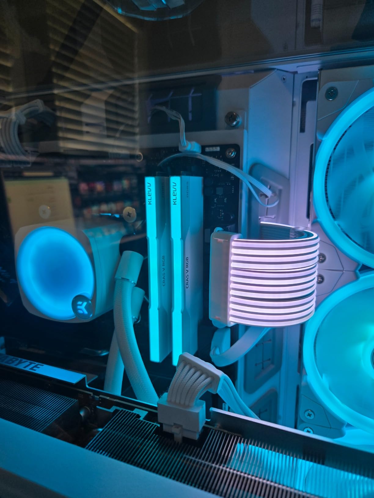 KLEVV CRAS V RGB DDR5 64GB (2x32GB) 6400MHz CL32 SK Hynix A-Die 1.35V Gaming Desktop Ram Memory XMP 3.0 / AMD Expo Ready - Black (KD5BGUA80-64A320G) customer photo 2