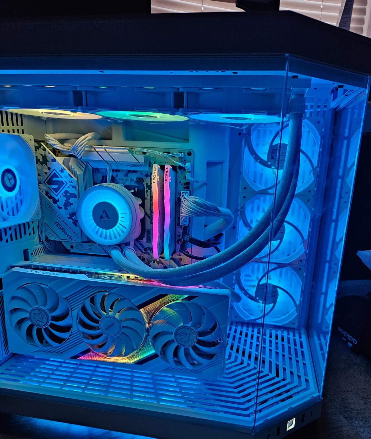 ASRock B650 Steel Legend WiFi 6E AMD Socket AM5 Ryzen 9000 8000 and 7000 Series SATA3 M.2 DDR5 7200+(OC) 256GB SATA3 6.0 Gb/s ATX Motherboard BIOS Flashback customer photo 2
