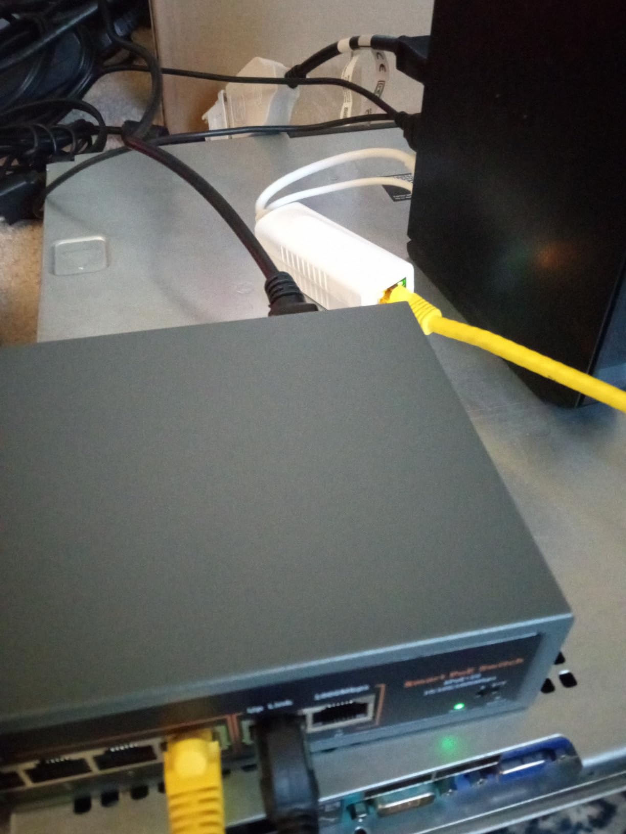 8-Port 2.5G Unmanaged Ethernet Switch, 8×2.5G Base-T Ports, 2×10G SFP+ Uplink, Fanless Metal Casing, Plug & Play customer photo 1
