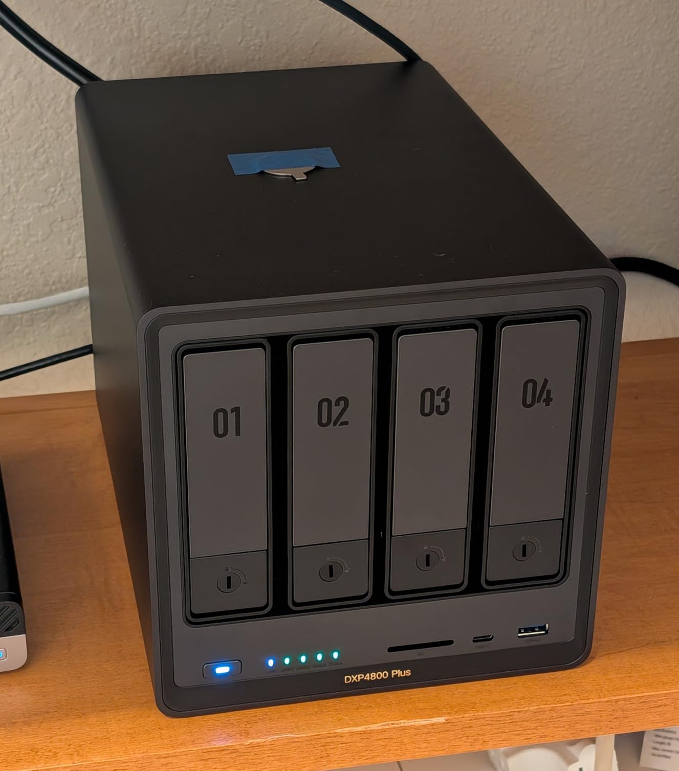 UGREEN NAS DXP480T Plus 4-Bay All-Flash SSD, Intel i5 1235u 10-Core CPU | 8GB DDR5 RAM, Built-in 128G SSD, 10GbE Port, Wi-Fi 6, 4xM.2 NVMe Slots, 8K HDMI, 2xTBT4, Network Attached Storage (Diskless) customer photo 2