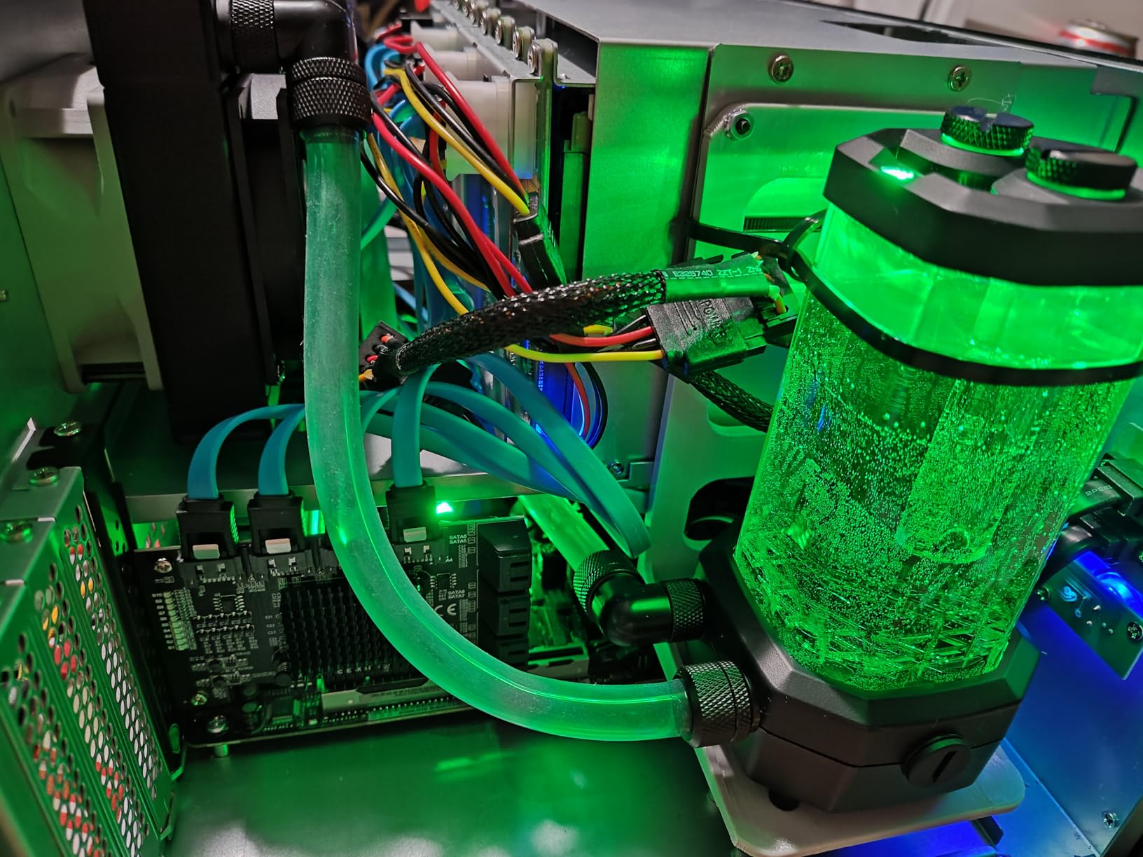8 + 1 Bay DIY NAS Case, 8 x 2.5/3.5 inch Tray + 1 x 2.5 inch Internal Bay. MB MATX/ITX. Flex PSU. Front USB 3.0 8cm Chassis Fan Hot Swap Backplane. Network Attached Storage Private Cloud Enclosure customer photo 2