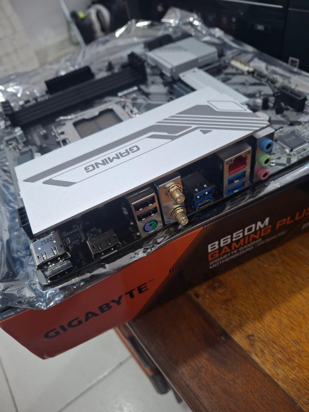 GIGABYTE B650M GAMING PLUS WIFI AMD AM5 mATX Motherboard, Support Ryzen 9000/8000/7000 Series, DDR5, 5+2+2 Power Phase, 2x M.2, PCIe 4.0, USB-C 3.2 Gen 1, WIFI6E, 2.5GbE, EZ-Latch, Q-Flash, RGB Fusion customer photo 1