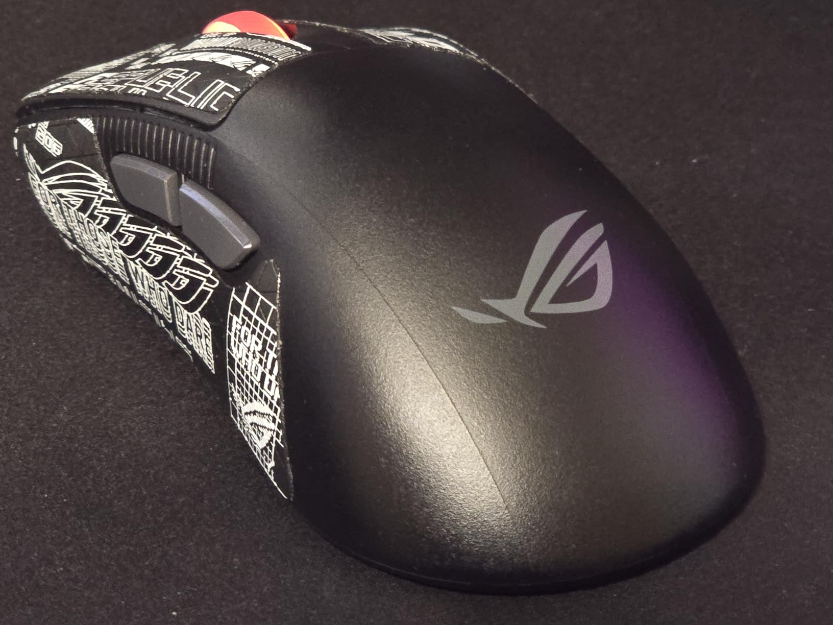 ASUS ROG Keris II Ace Wireless Gaming Mouse - Right-Handed Ergonomic, 54g, Tri-Mode Connectivity, 42K DPI, up to 107Hr Battery, PC/Mac Support - White customer photo 1