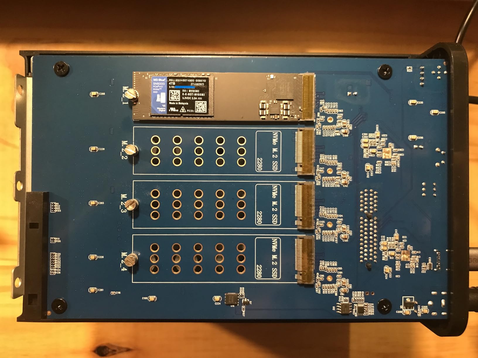 TERRAMASTER D8 Hybrid HDD NVMe Enclosure - 4 HDD + 4 NVMe SSD customer photo 1
