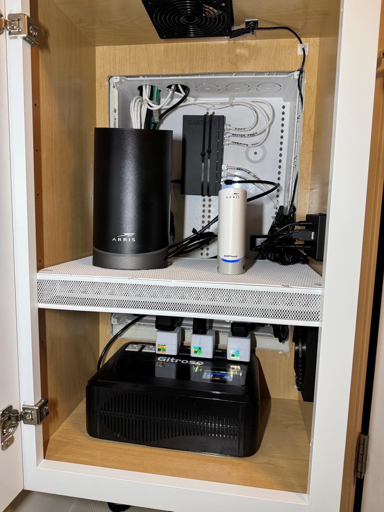 Gitroso GF1000 1000VA/500W Offline UPS LCD Battery Backup and Surge Protector customer photo 2