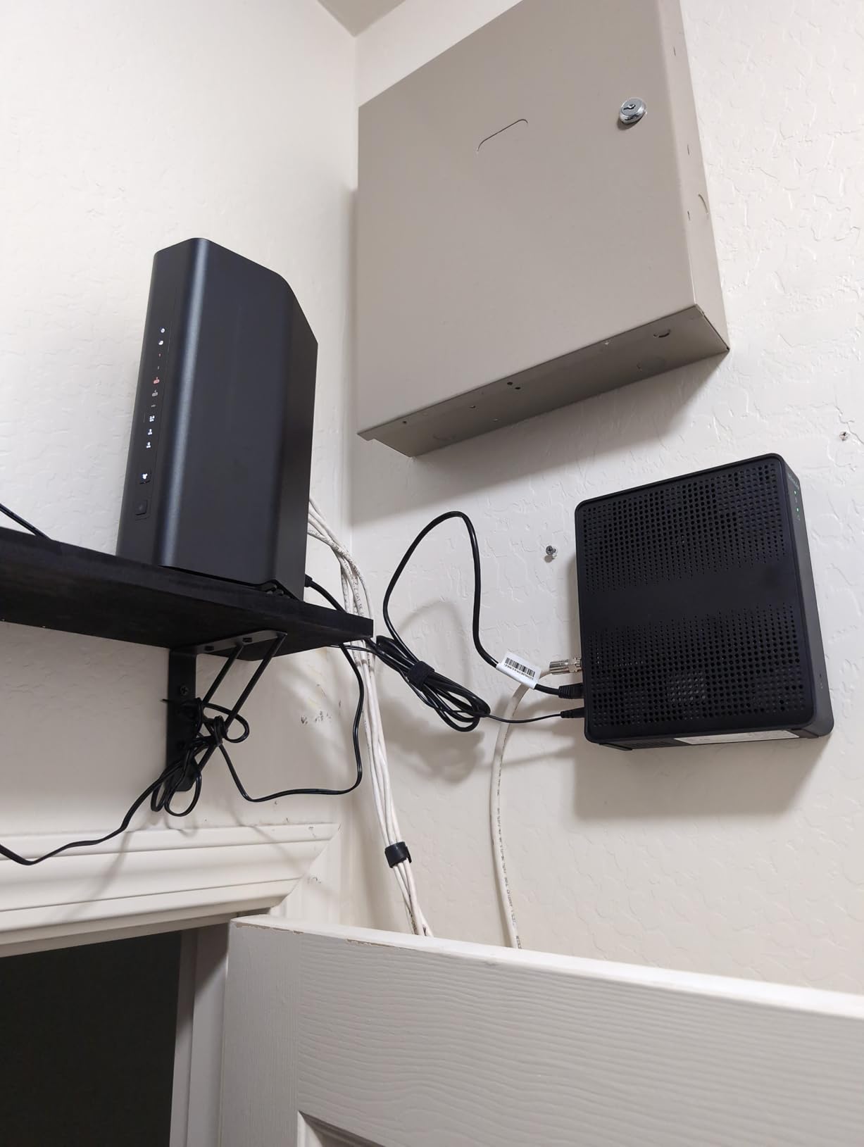 NETGEAR Nighthawk Tri-Band WiFi 7 Router (RS300) - Router Only, BE9300 Wireless Speed (up to 9.3 Gbps) - Covers up to 2,500 sq. ft., 100 Devices - Universally Compatible with ISPs - Free Expert Help customer photo 1