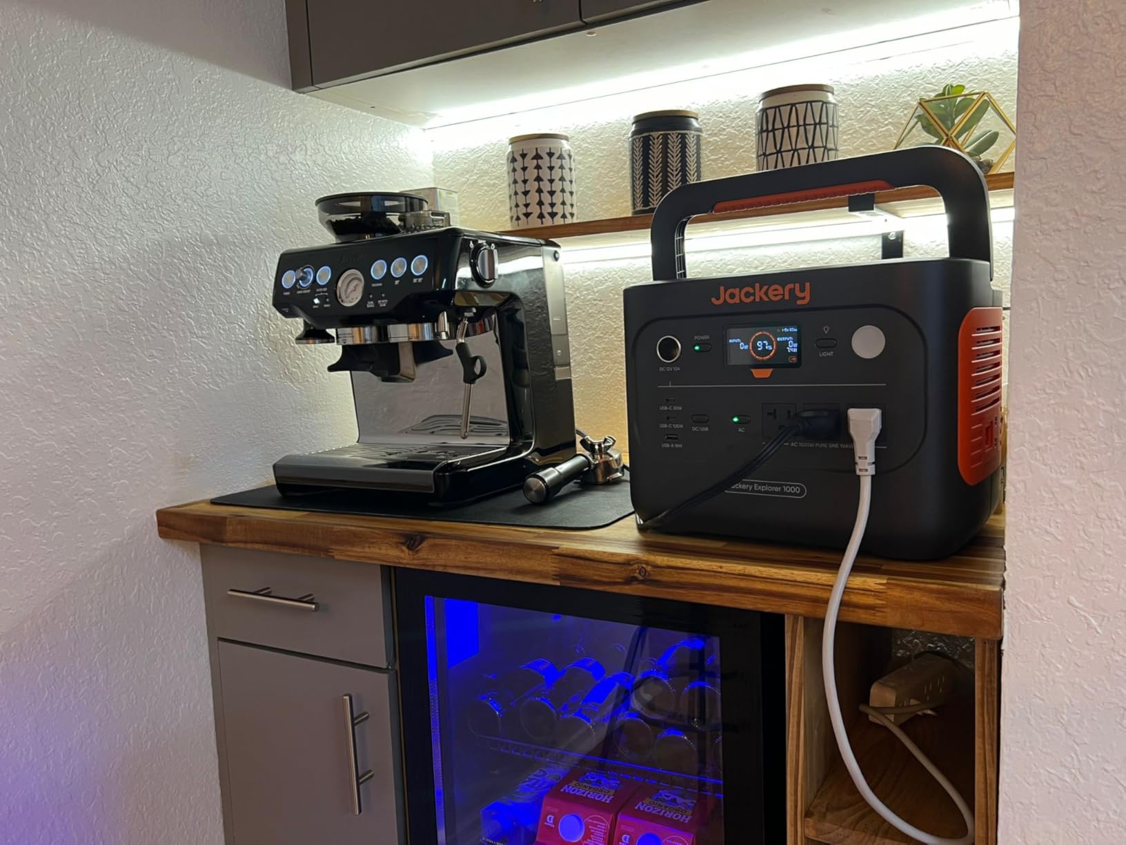 Jackery Explorer 1000 v2 Portable Power Station, 1070Wh, 1500W LiFePO4 customer photo 1